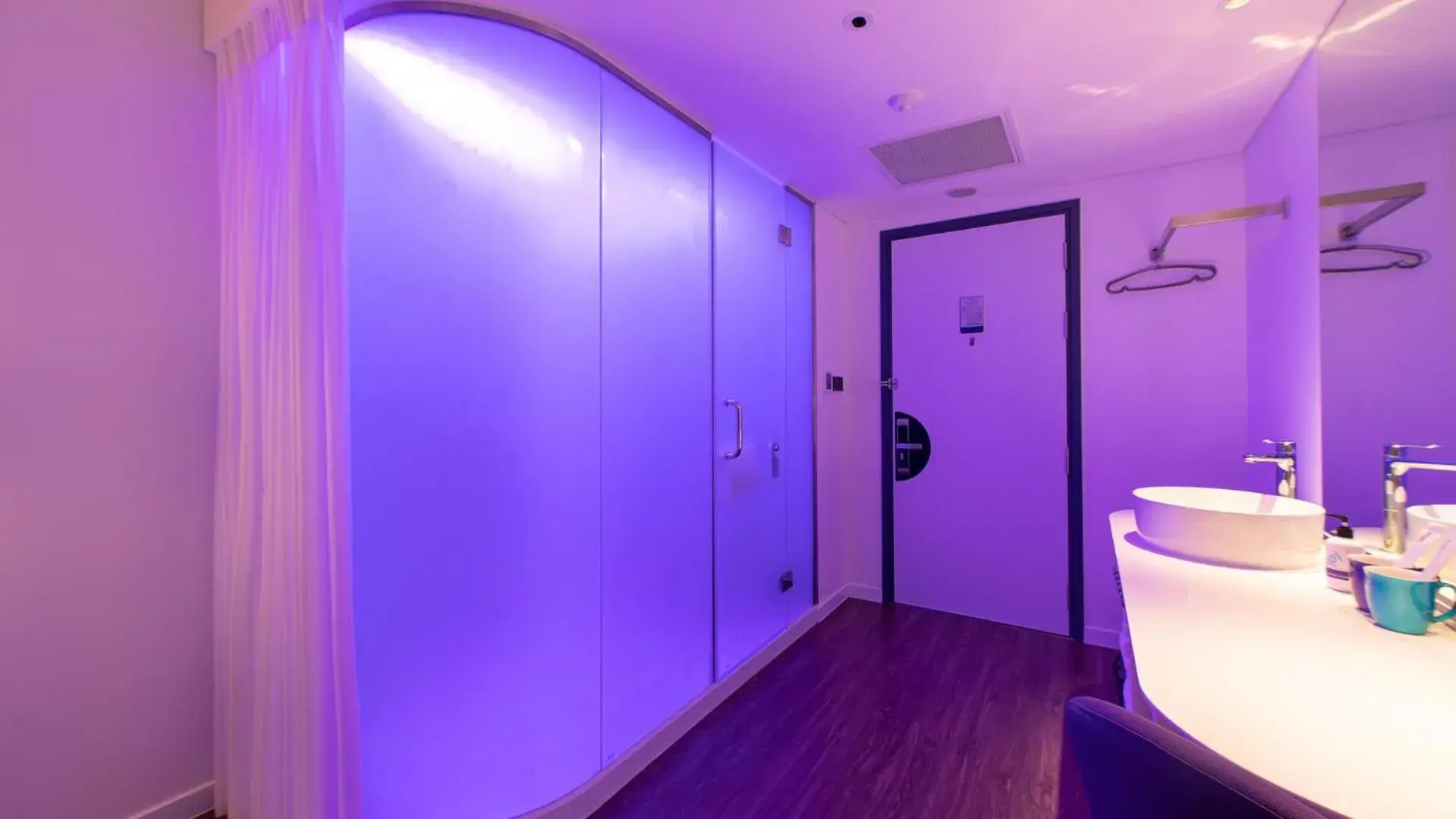 Deluxe Twin Room in SOJO Hotel Da Nang Deluxe Twin Room in SOJO Hotel Da Nang