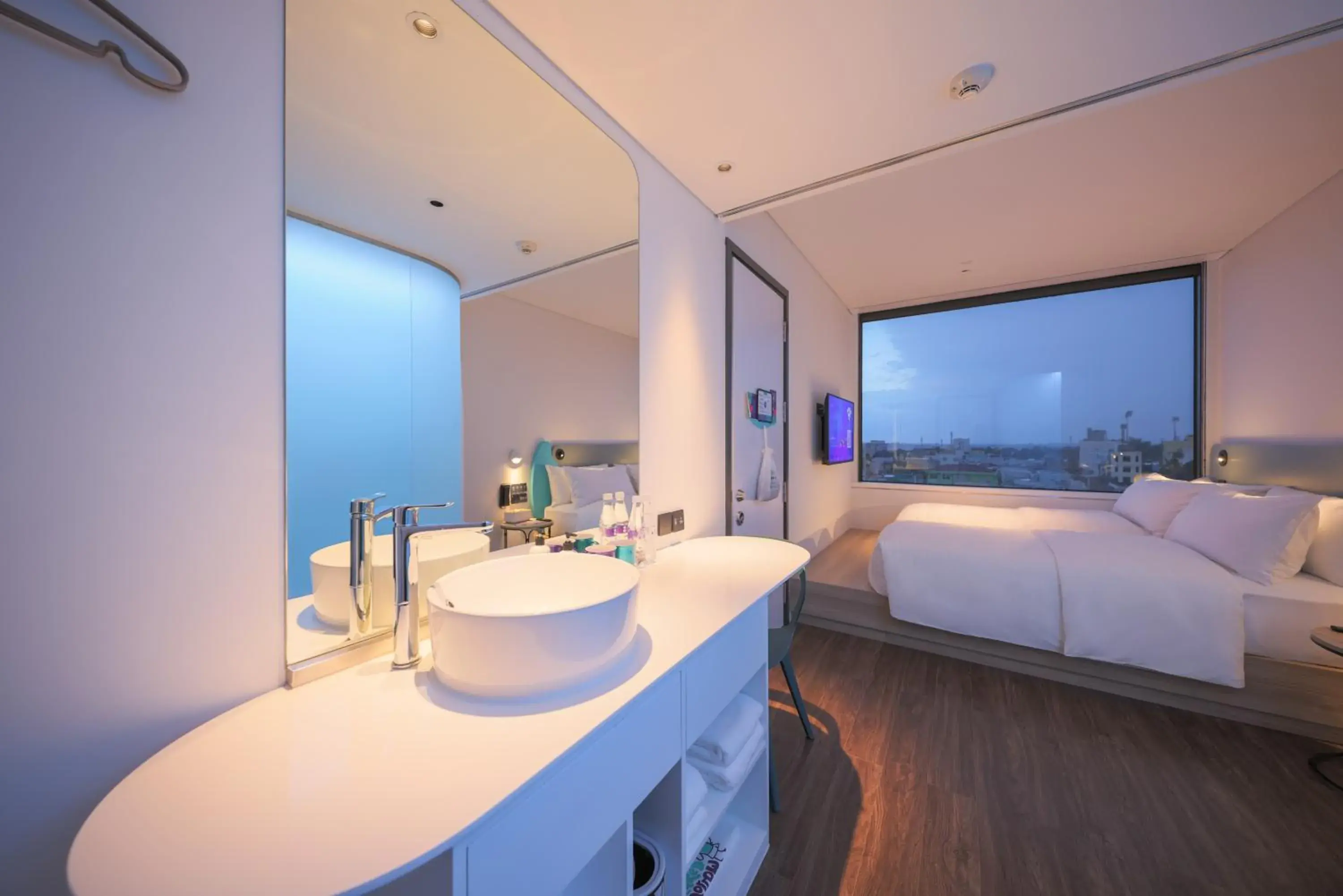 Deluxe Twin Room in Tru by Hilton Da Nang City Centre Deluxe Twin Room in Tru by Hilton Da Nang City Centre