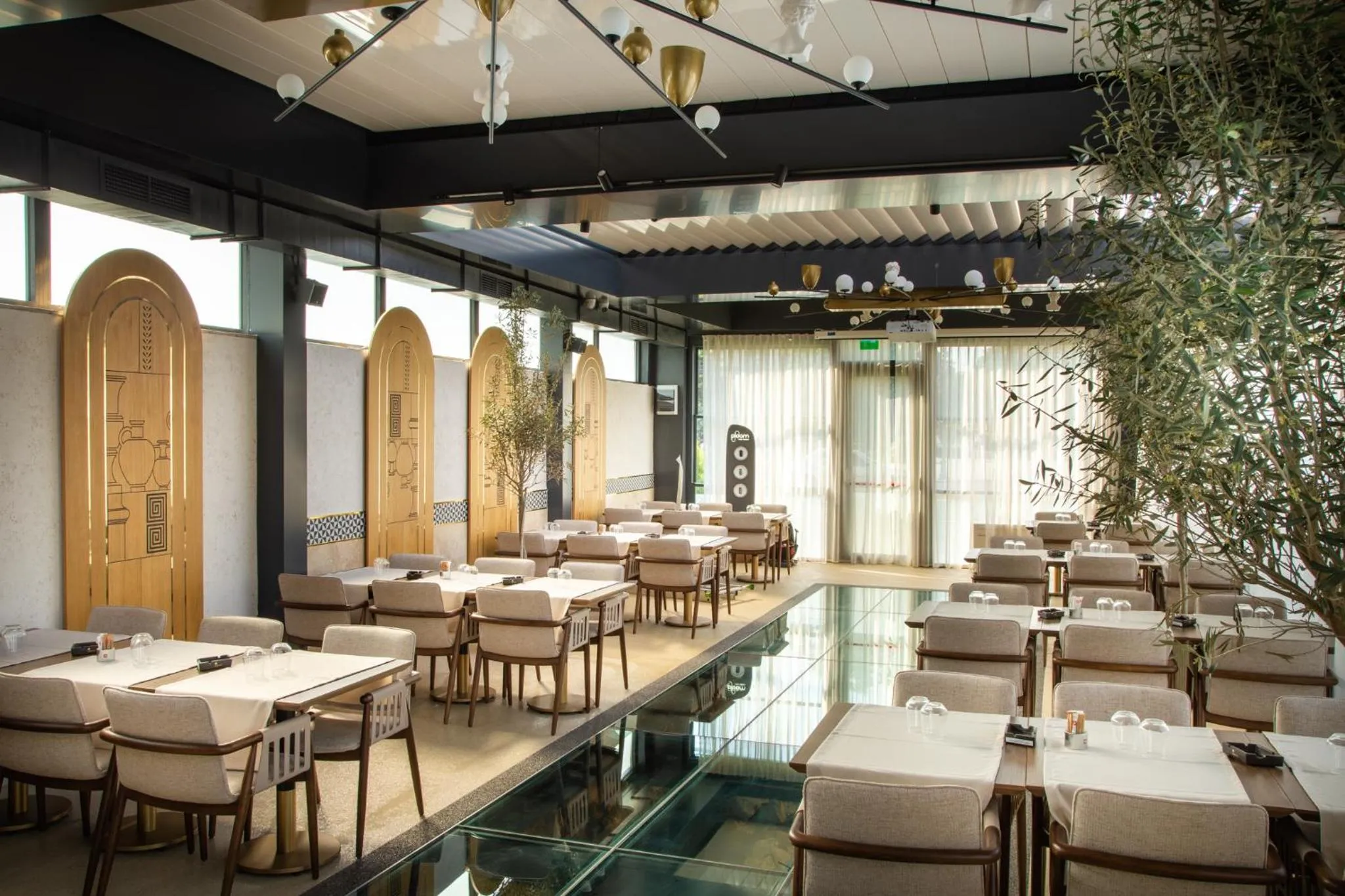 Restaurant/places to eat in Hotel Lupa by Bueno