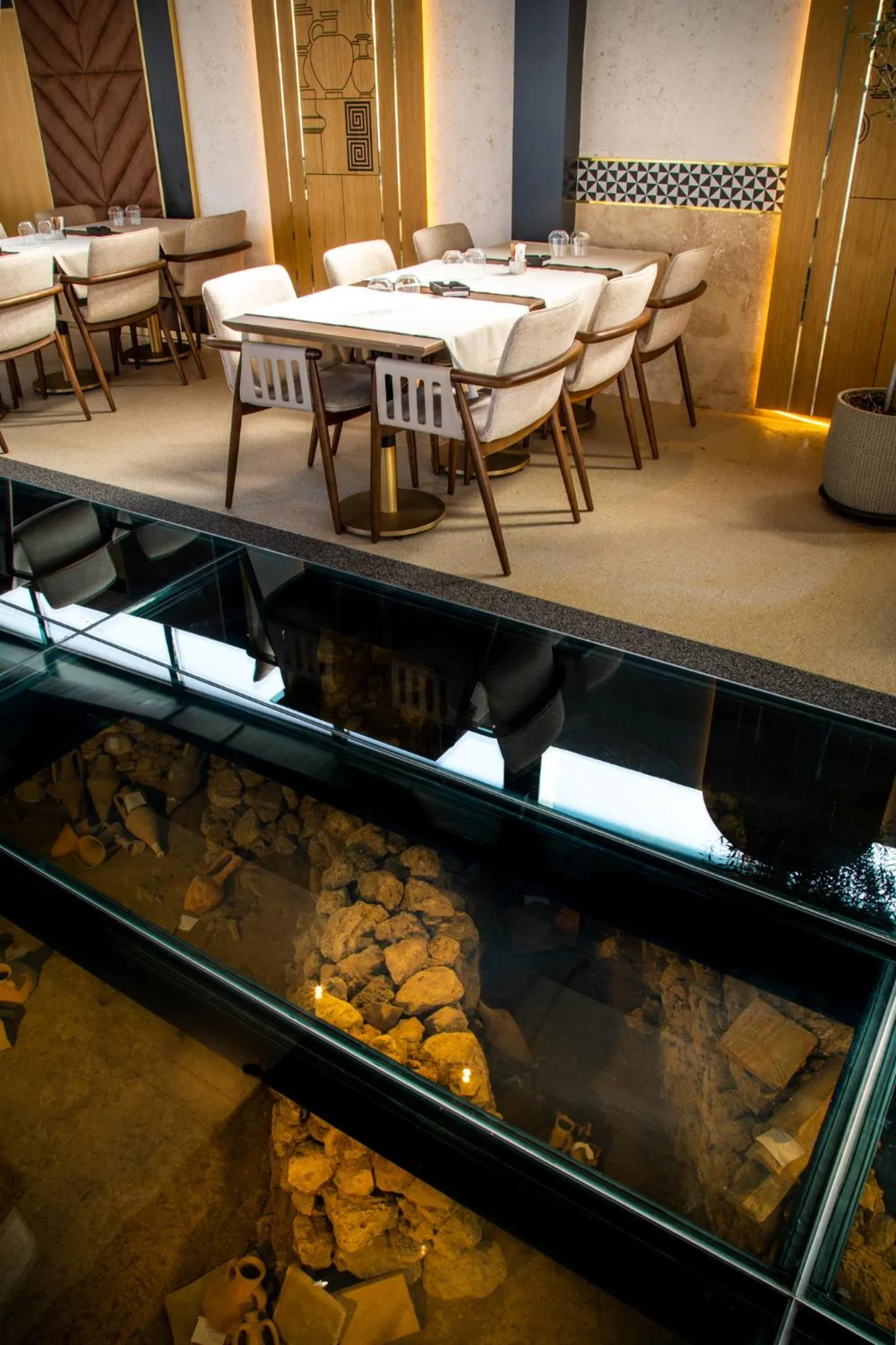 Restaurant/places to eat in Hotel Lupa by Bueno