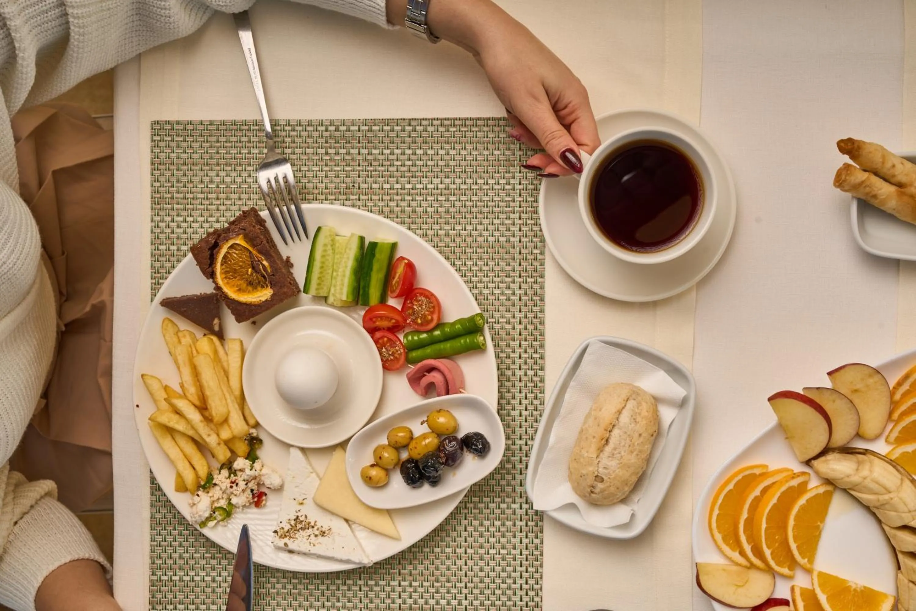 Food and drinks in Mia Hill Suites