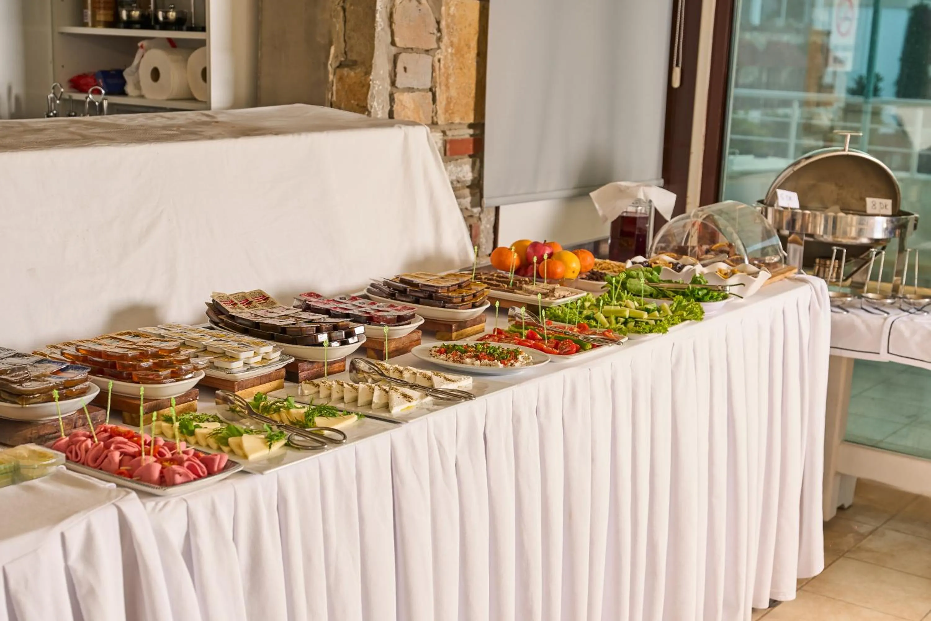 Food and drinks in Mia Hill Suites