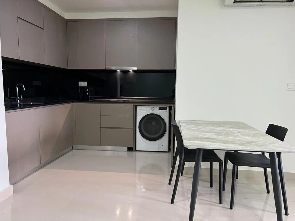 The PeAk Residence, Multi-Apartment by Emma