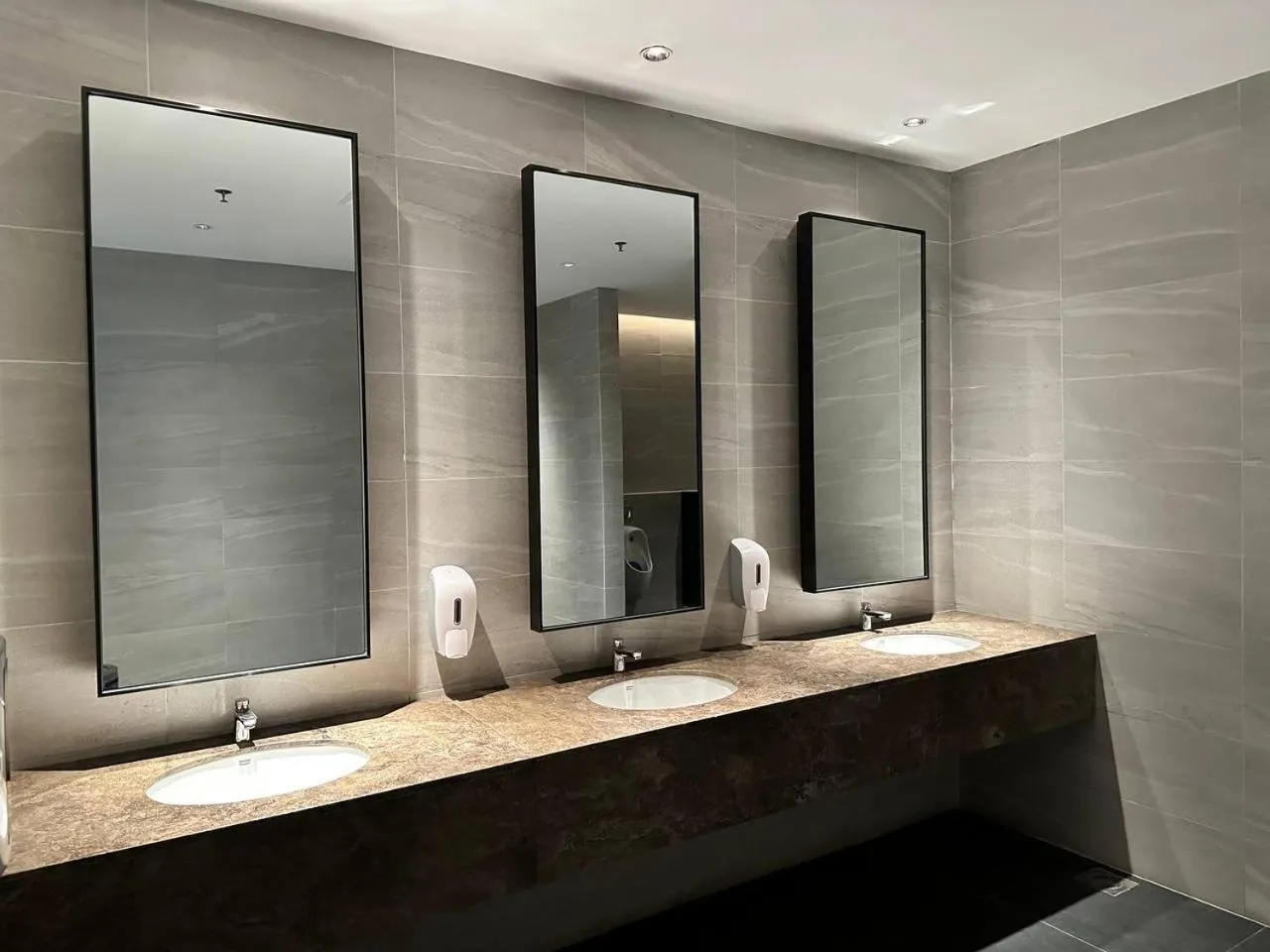 The PeAk Residence, Multi-Apartment by Emma