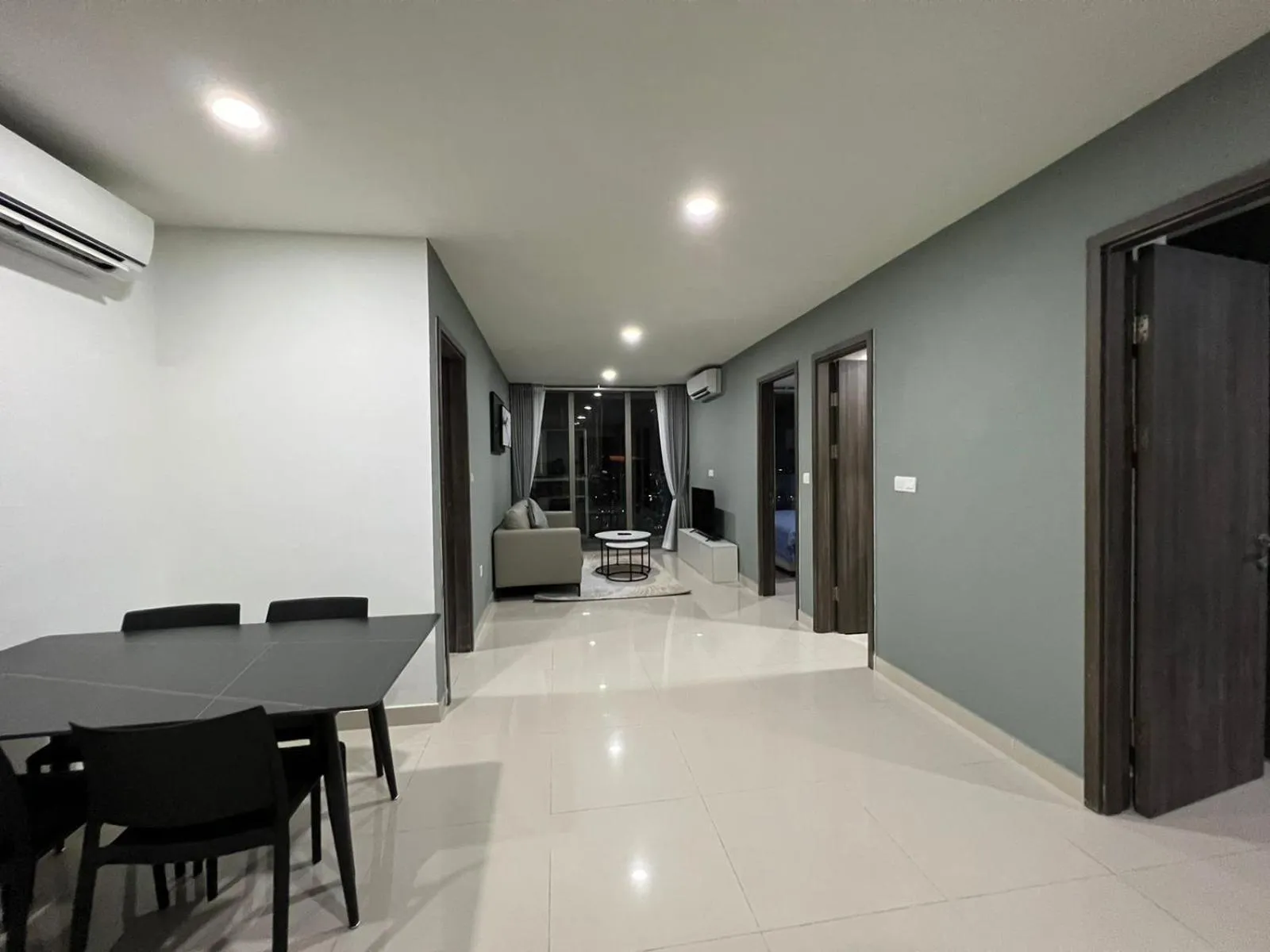 The PeAk Residence, Multi-Apartment by Emma