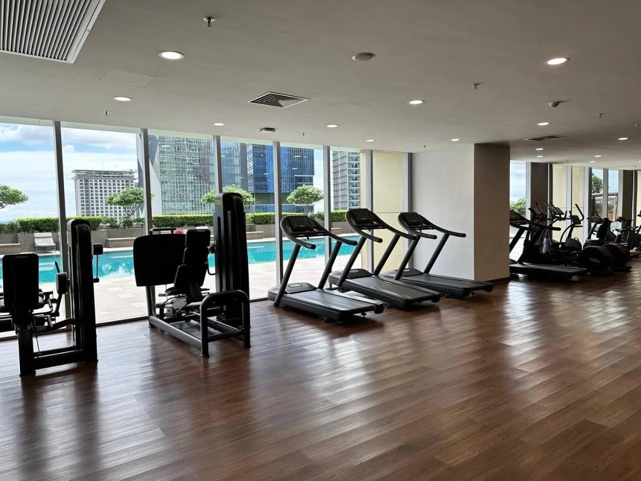 The PeAk Residence, Multi-Apartment by Emma