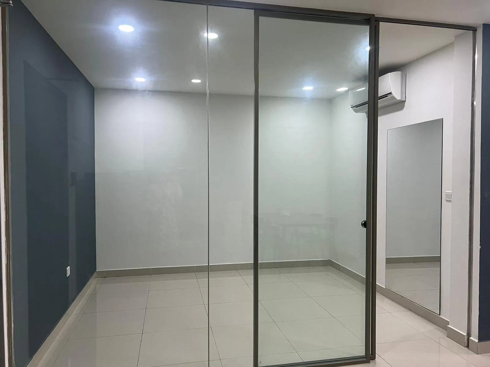 The PeAk Residence, Multi-Apartment by Emma