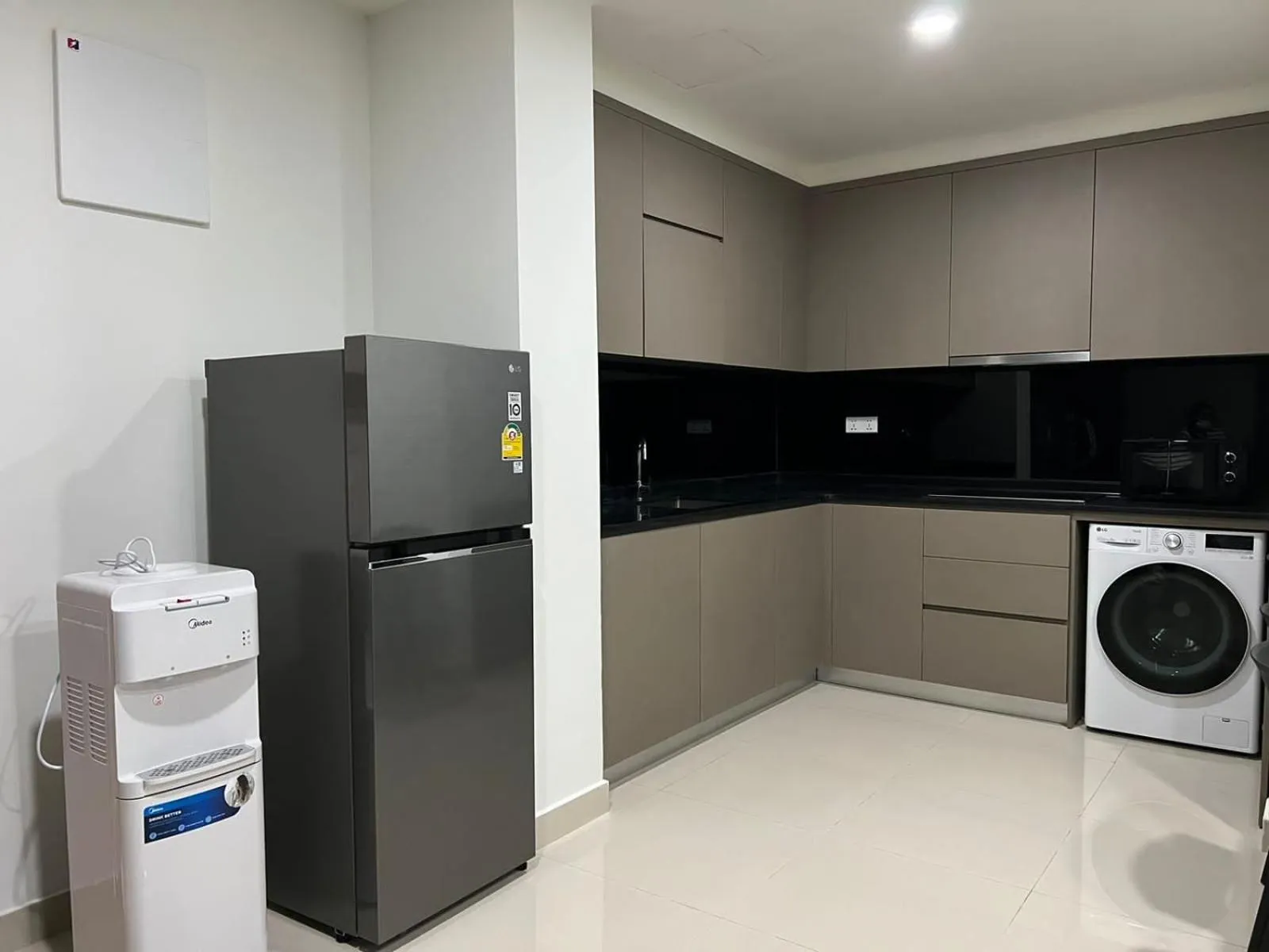 The PeAk Residence, Multi-Apartment by Emma