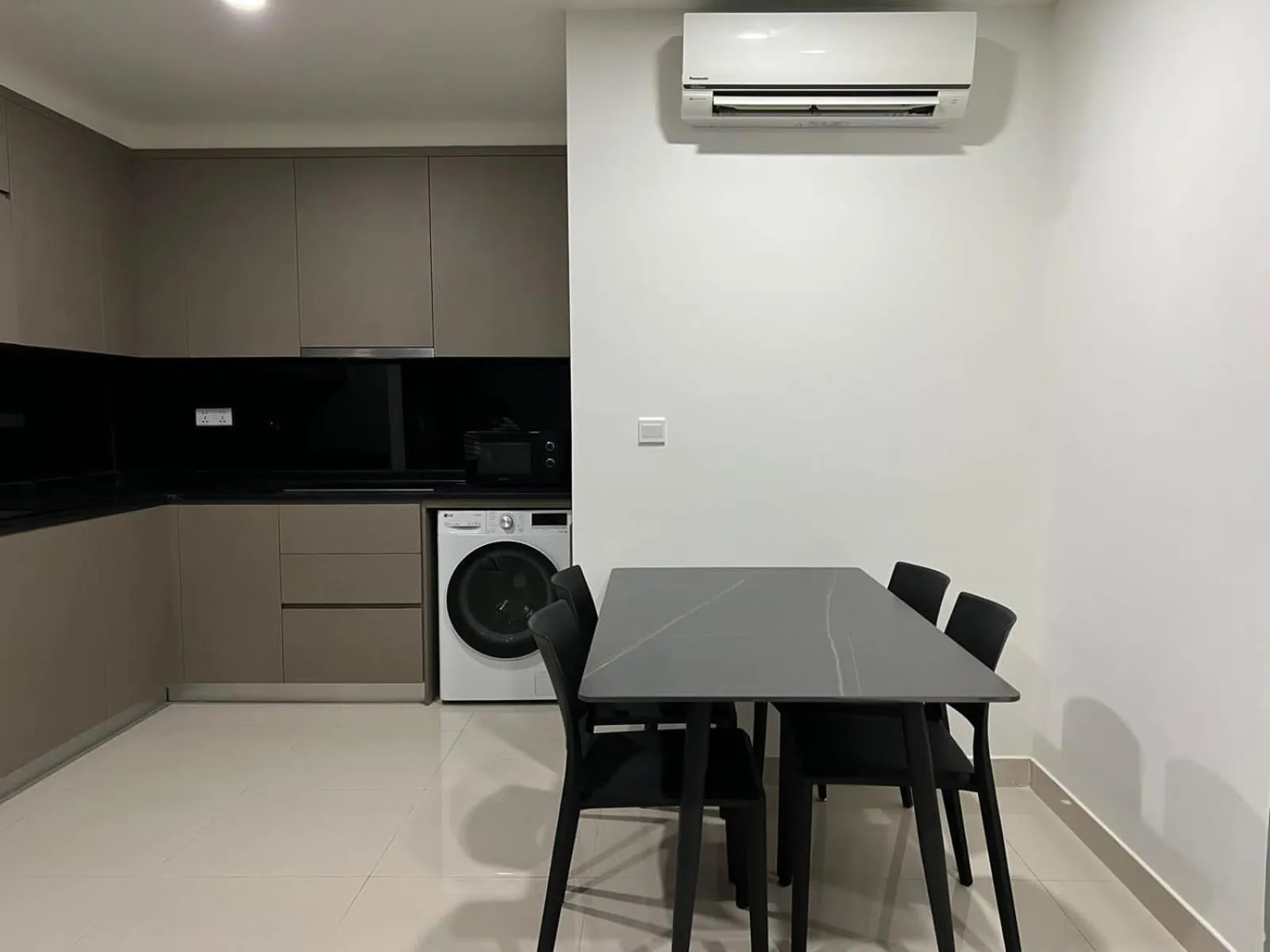 The PeAk Residence, Multi-Apartment by Emma