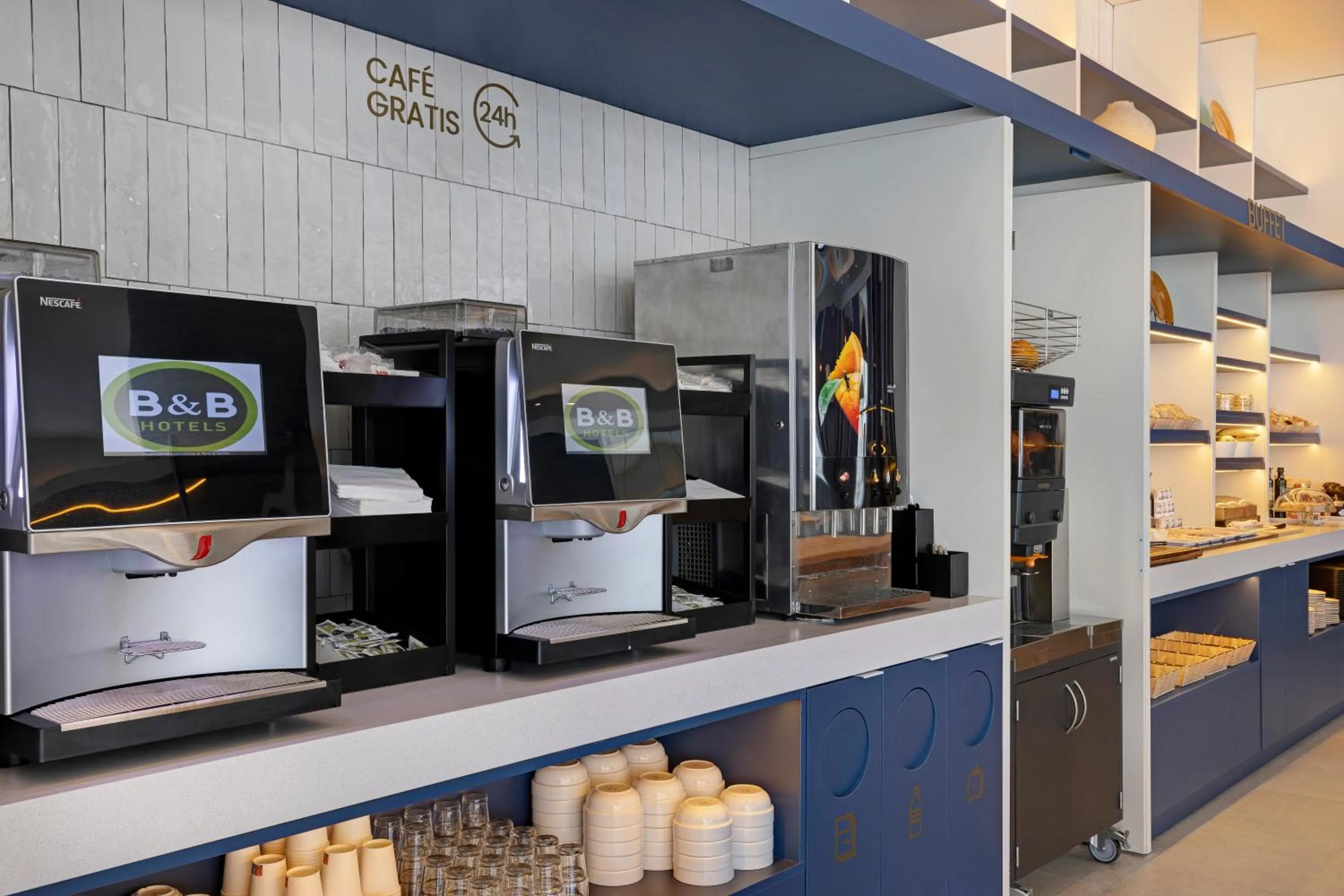 Kitchen or kitchenette in B&B HOTEL Benidorm Finestrat