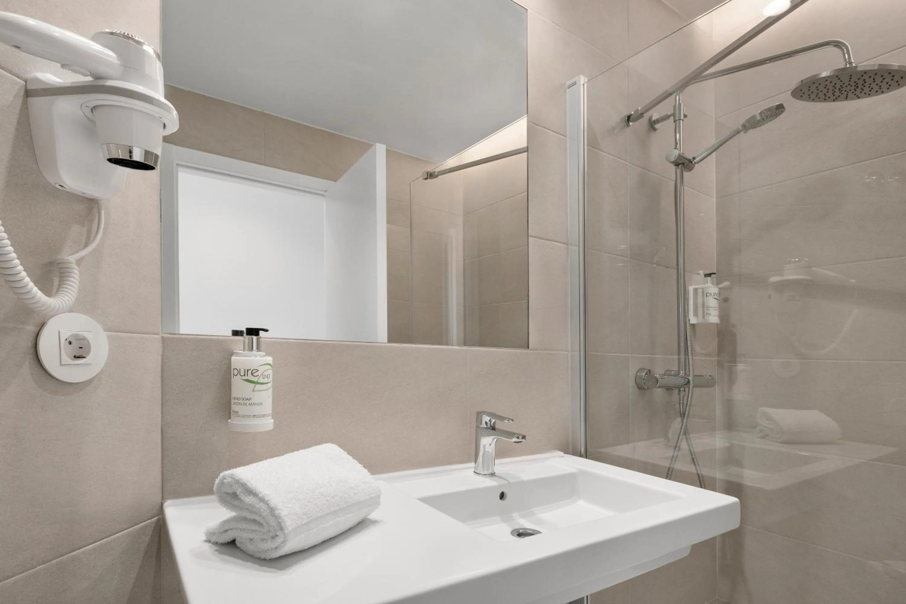 Bathroom in B&B HOTEL Benidorm Finestrat