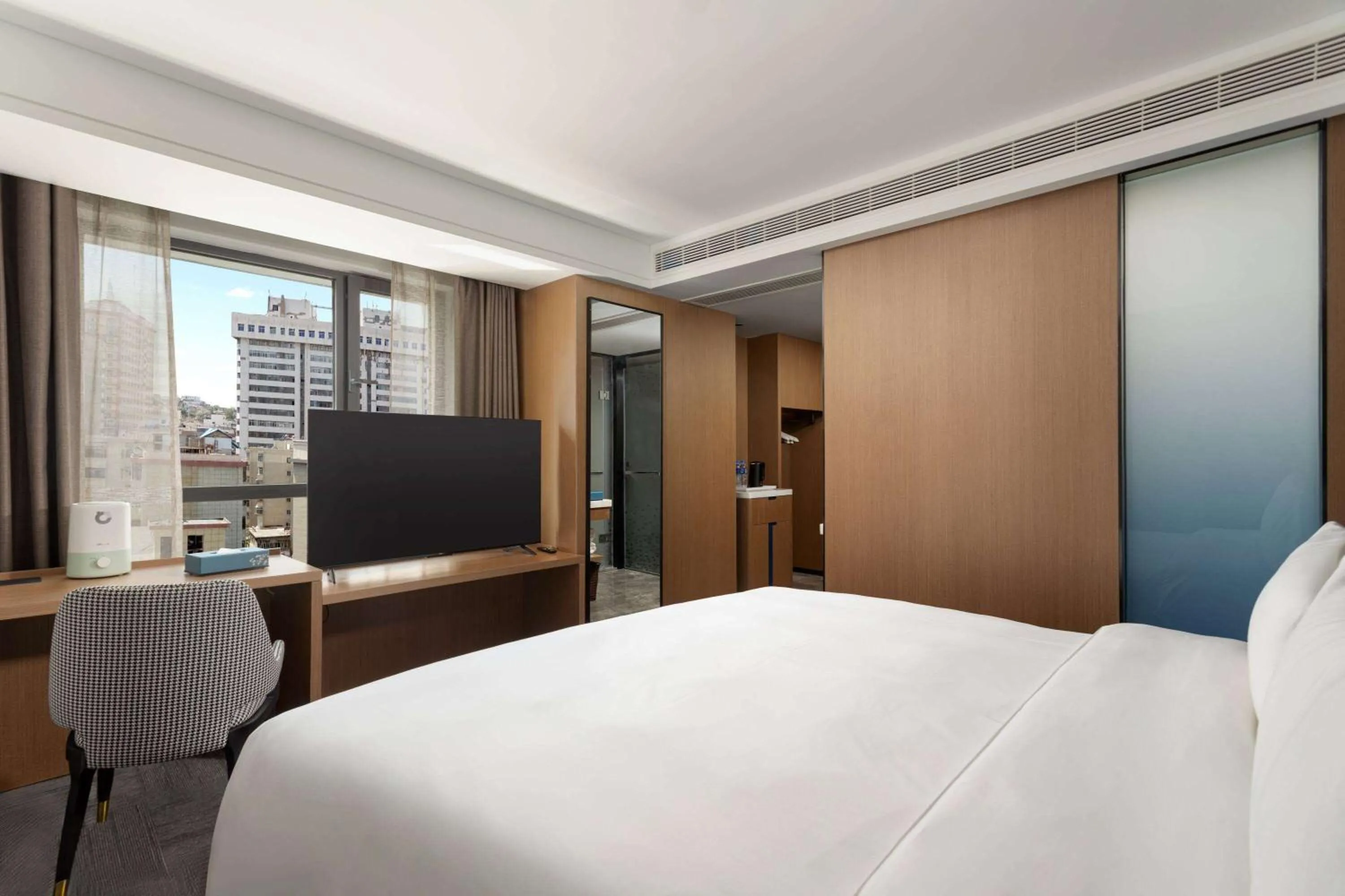 Photo of the whole room, Bed in Days Inn by Wyndham Lanzhou Chengguan