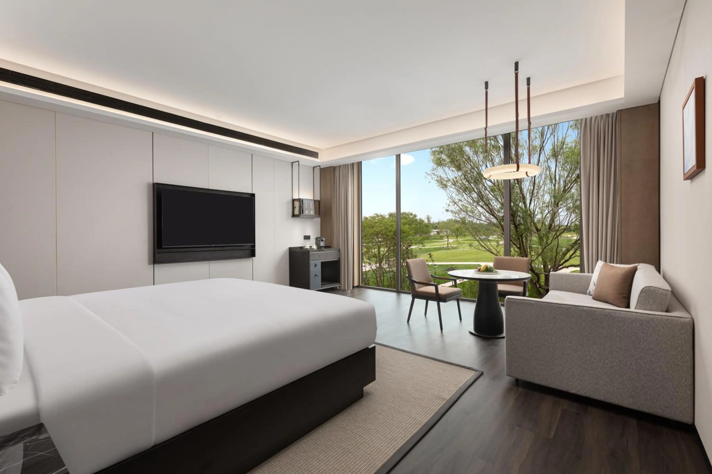 Photo of the whole room, Bed in Hotel Indigo Beidaihe