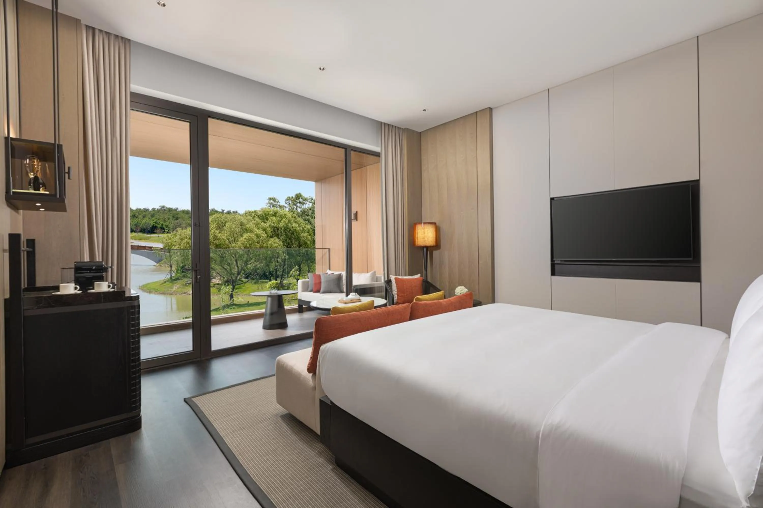 Bedroom, Bed in Hotel Indigo Beidaihe