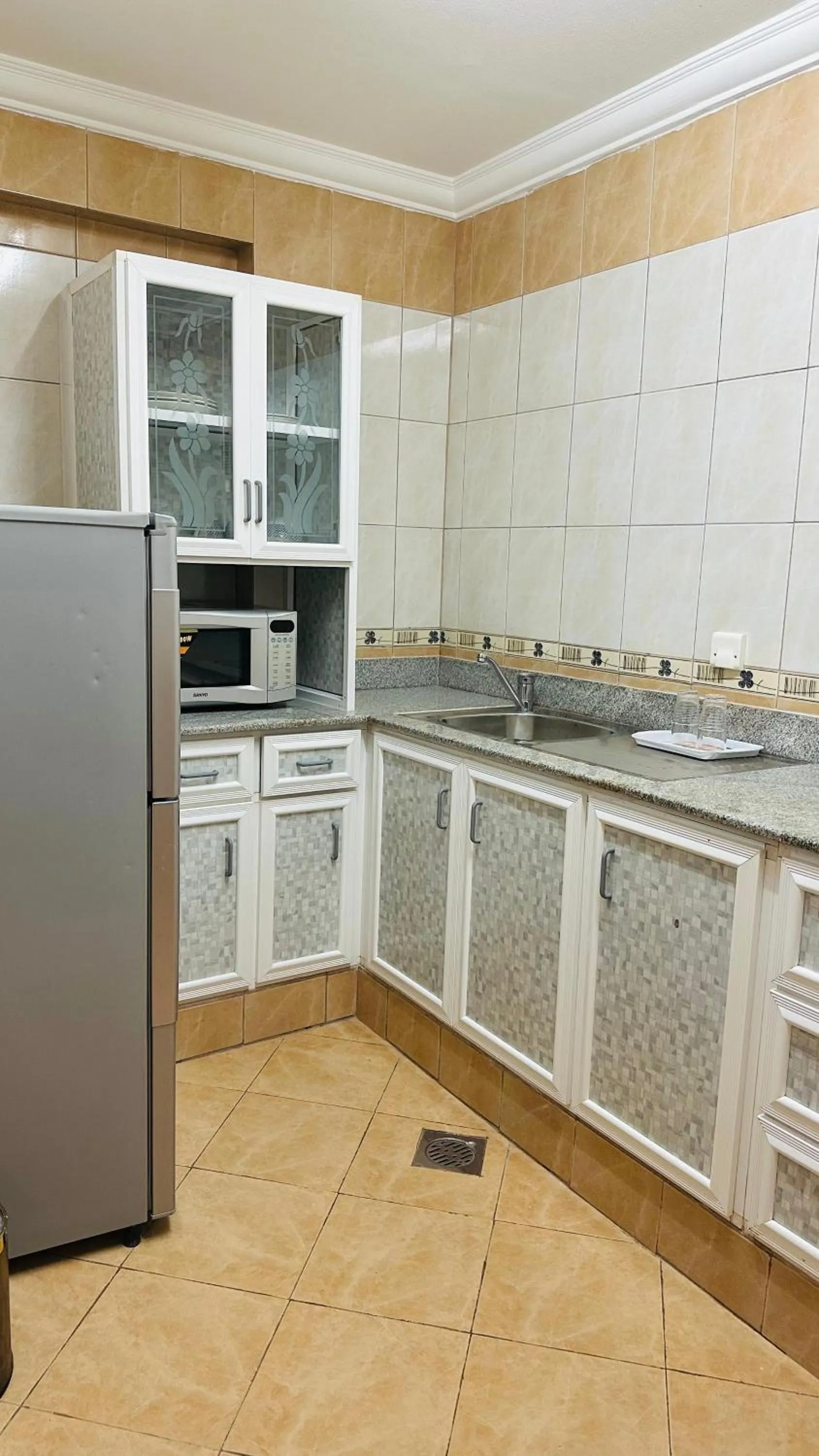 Kitchen or kitchenette in Dahlia Sohar Hotel Apartments