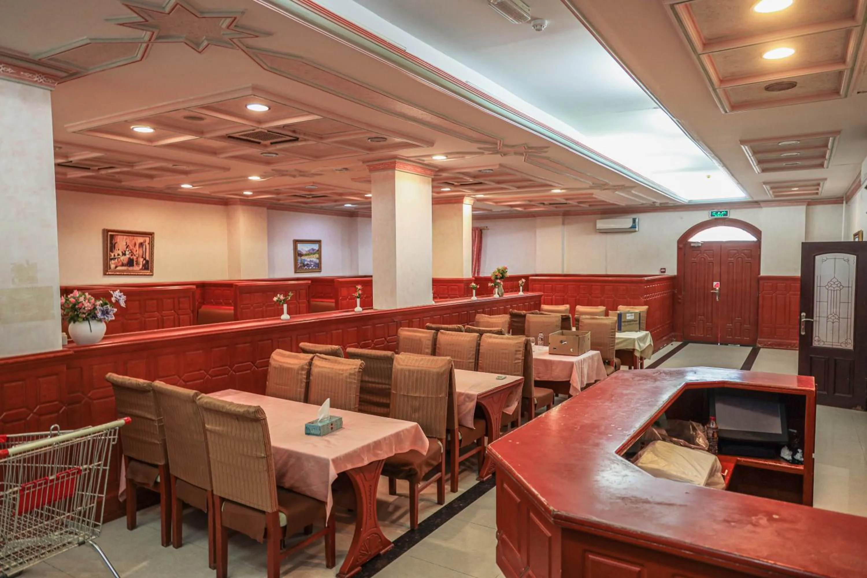 Restaurant/places to eat in Dahlia Sohar Hotel Apartments