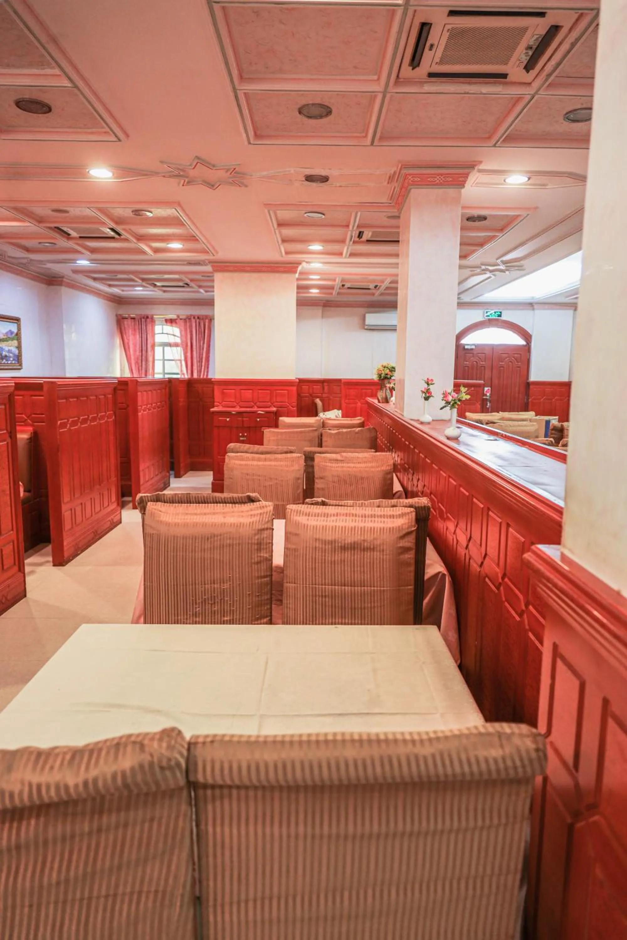 Restaurant/places to eat in Dahlia Sohar Hotel Apartments