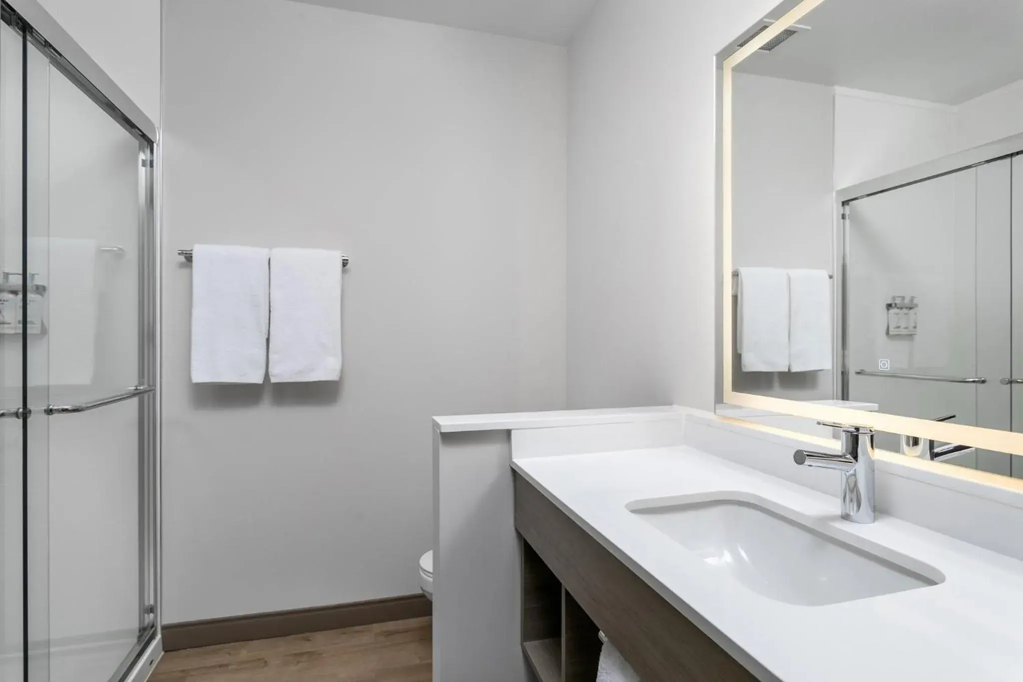 Standard King Room in Holiday Inn Express Chattanooga - Hamilton Place Standard King Room in Holiday Inn Express Chattanooga - Hamilton Place