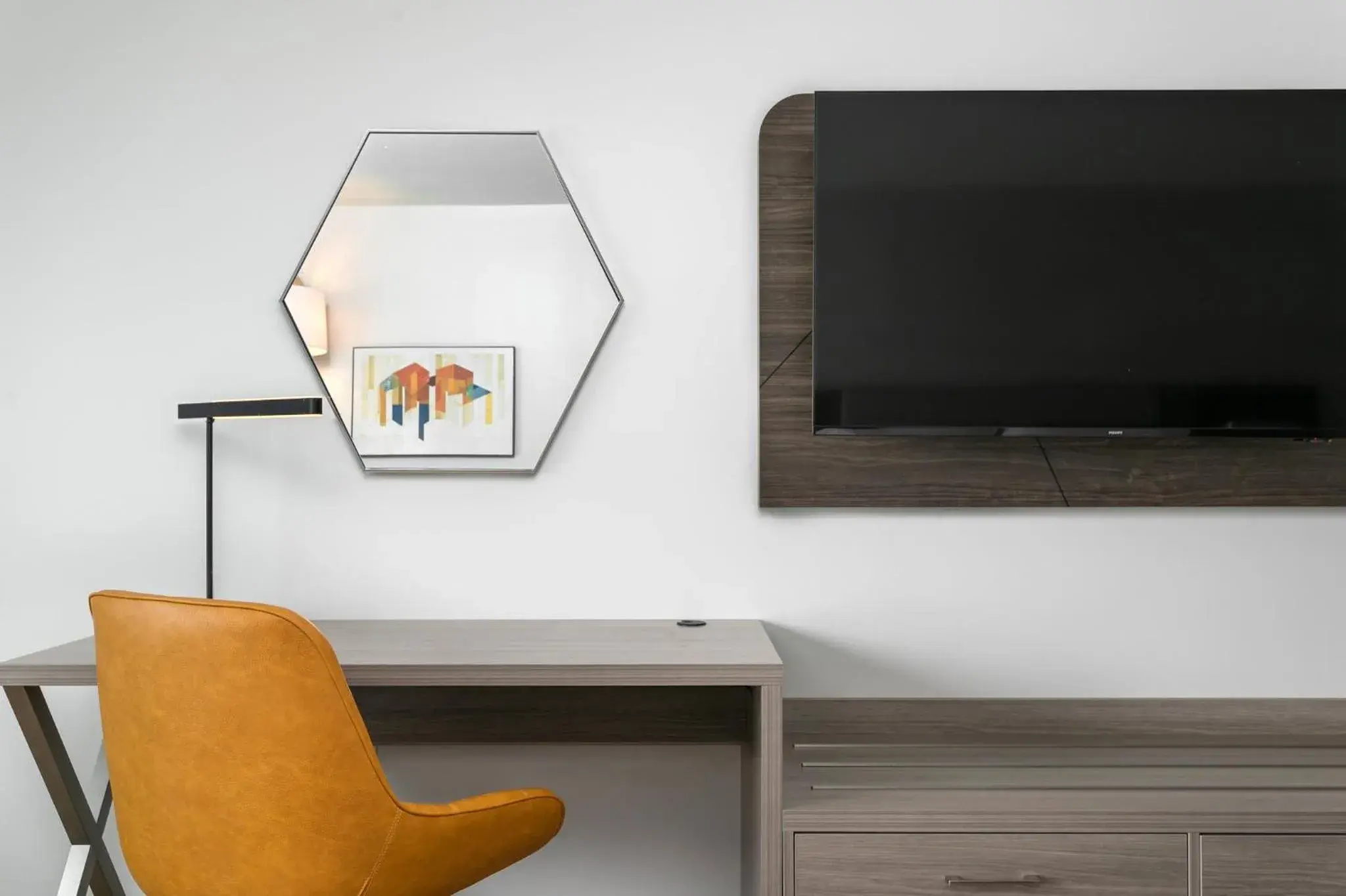 King Suite - Communications and Mobility Accessible Tub in Holiday Inn Express Chattanooga - Hamilton Place King Suite - Communications and Mobility Accessible Tub in Holiday Inn Express Chattanooga - Hamilton Place