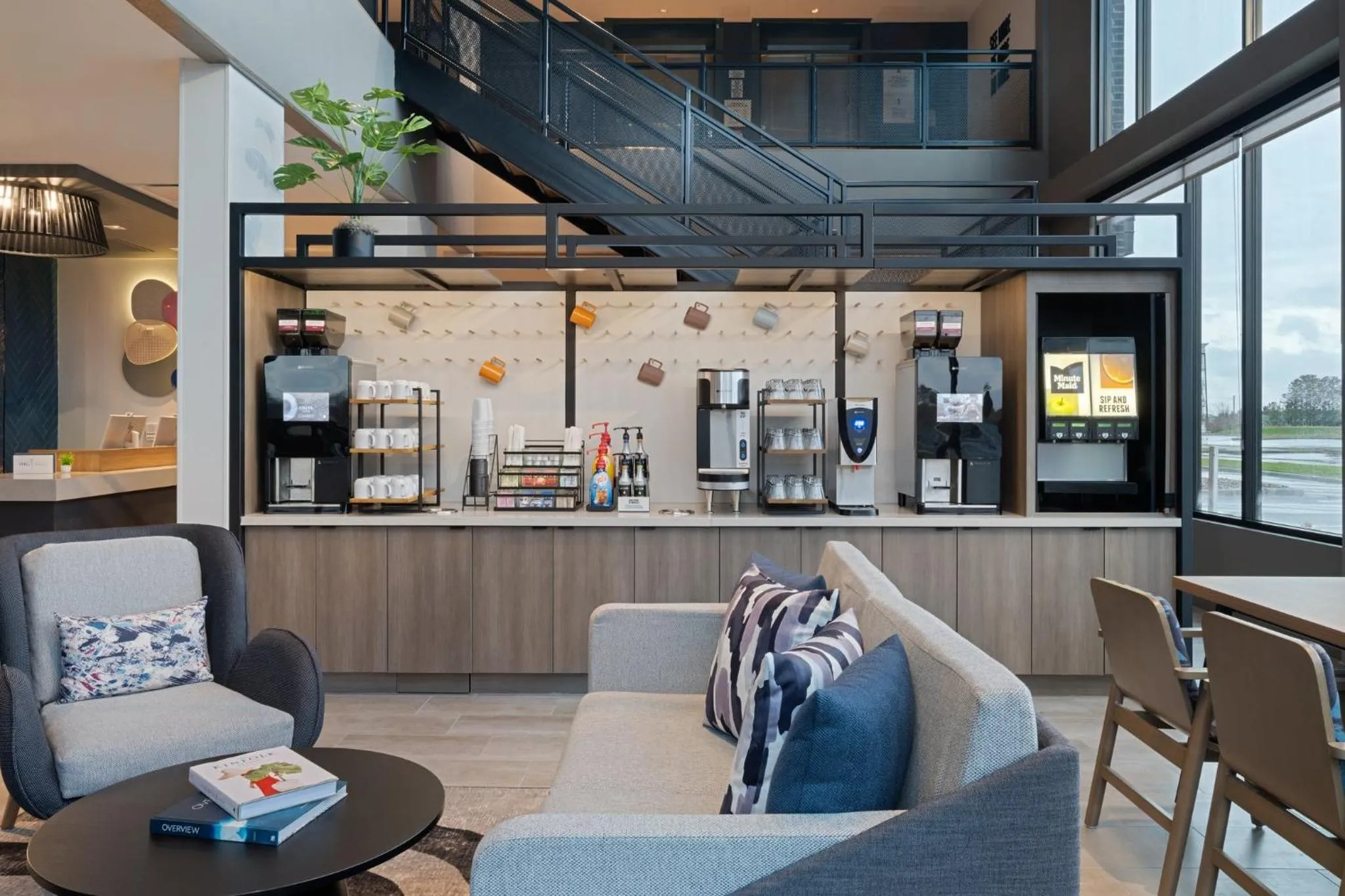Lounge or bar in Atwell Suites Kansas City Airport by IHG