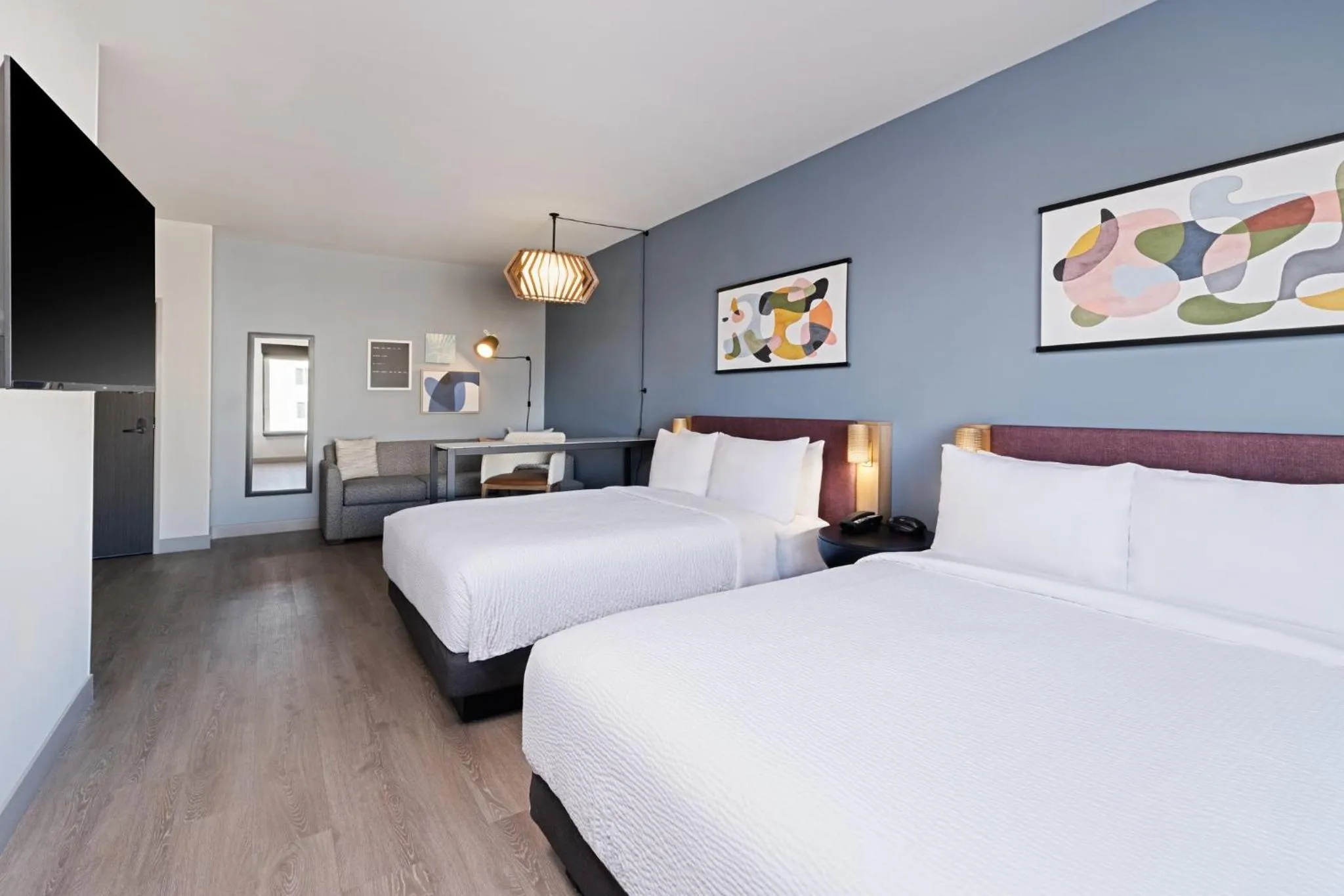 Photo of the whole room, Bed in Atwell Suites Kansas City Airport by IHG