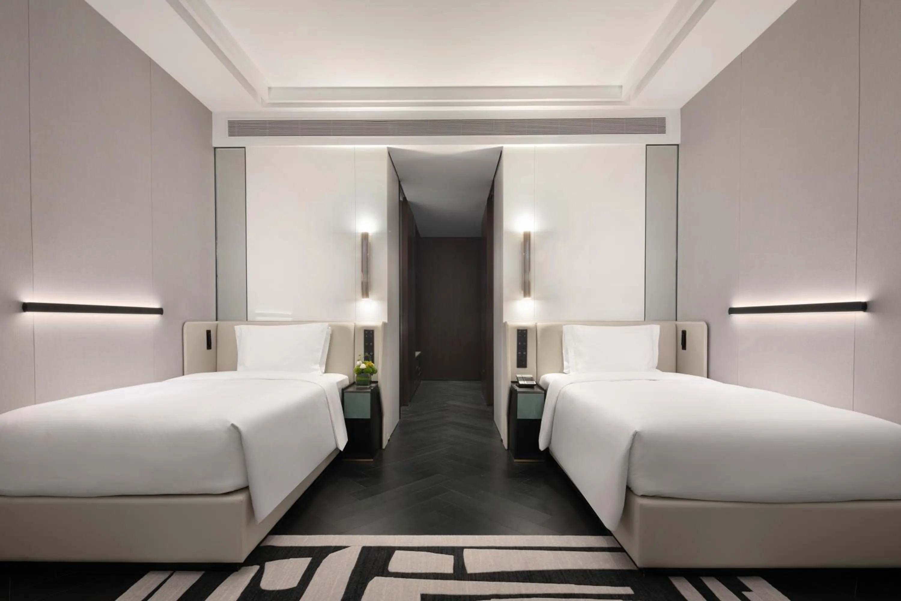 Bed in Crowne Plaza Suzhou East Taihu by IHG