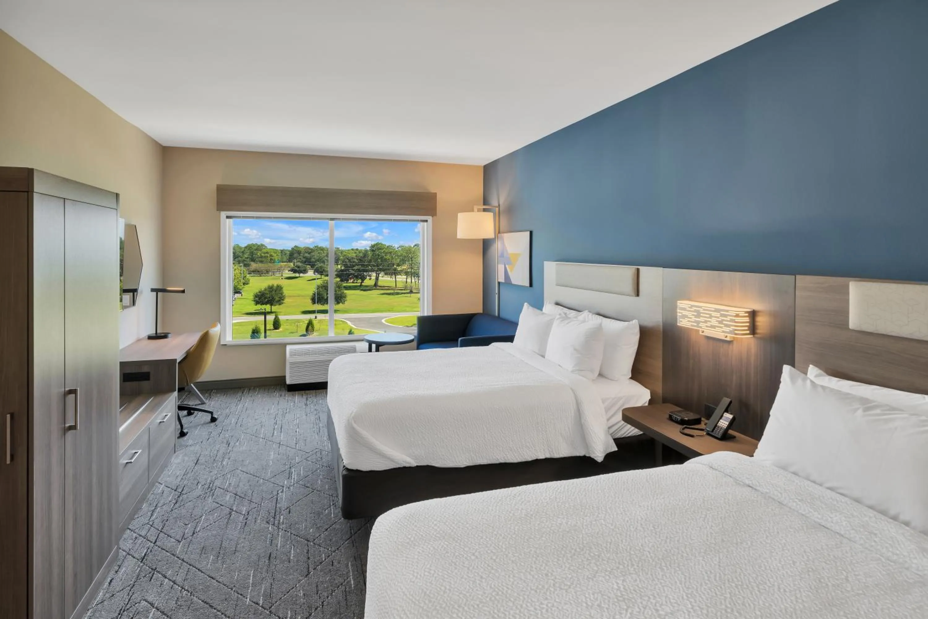 Bed in Holiday Inn Express & Suites Fort Walton Beach - Eglin Area by IHG