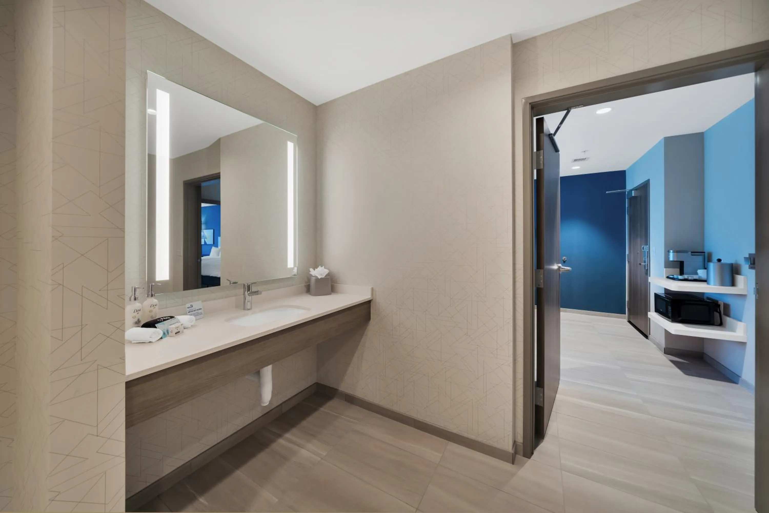 Bathroom in Holiday Inn Express & Suites Fort Walton Beach - Eglin Area by IHG