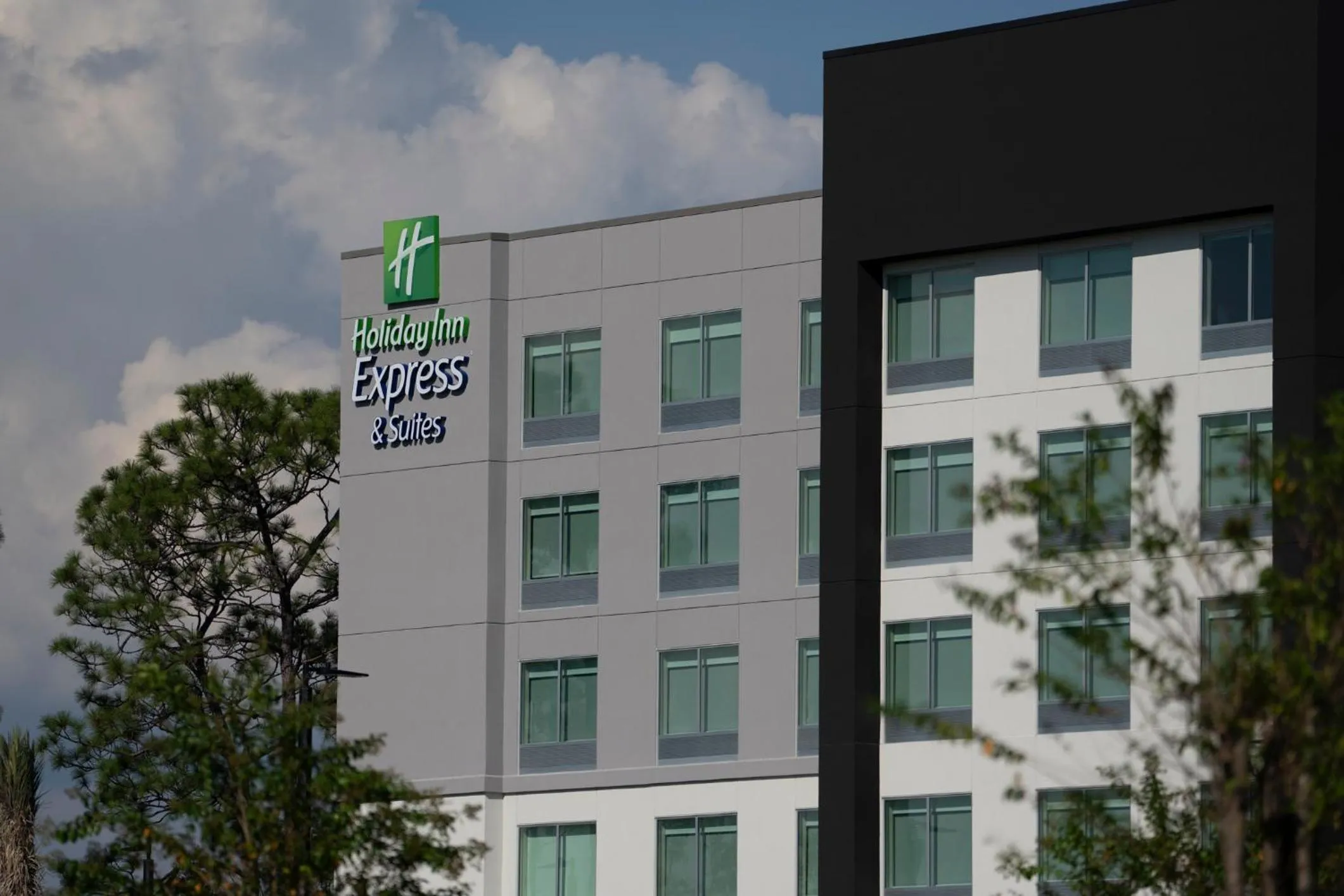 Property building in Holiday Inn Express & Suites Fort Walton Beach - Eglin Area by IHG