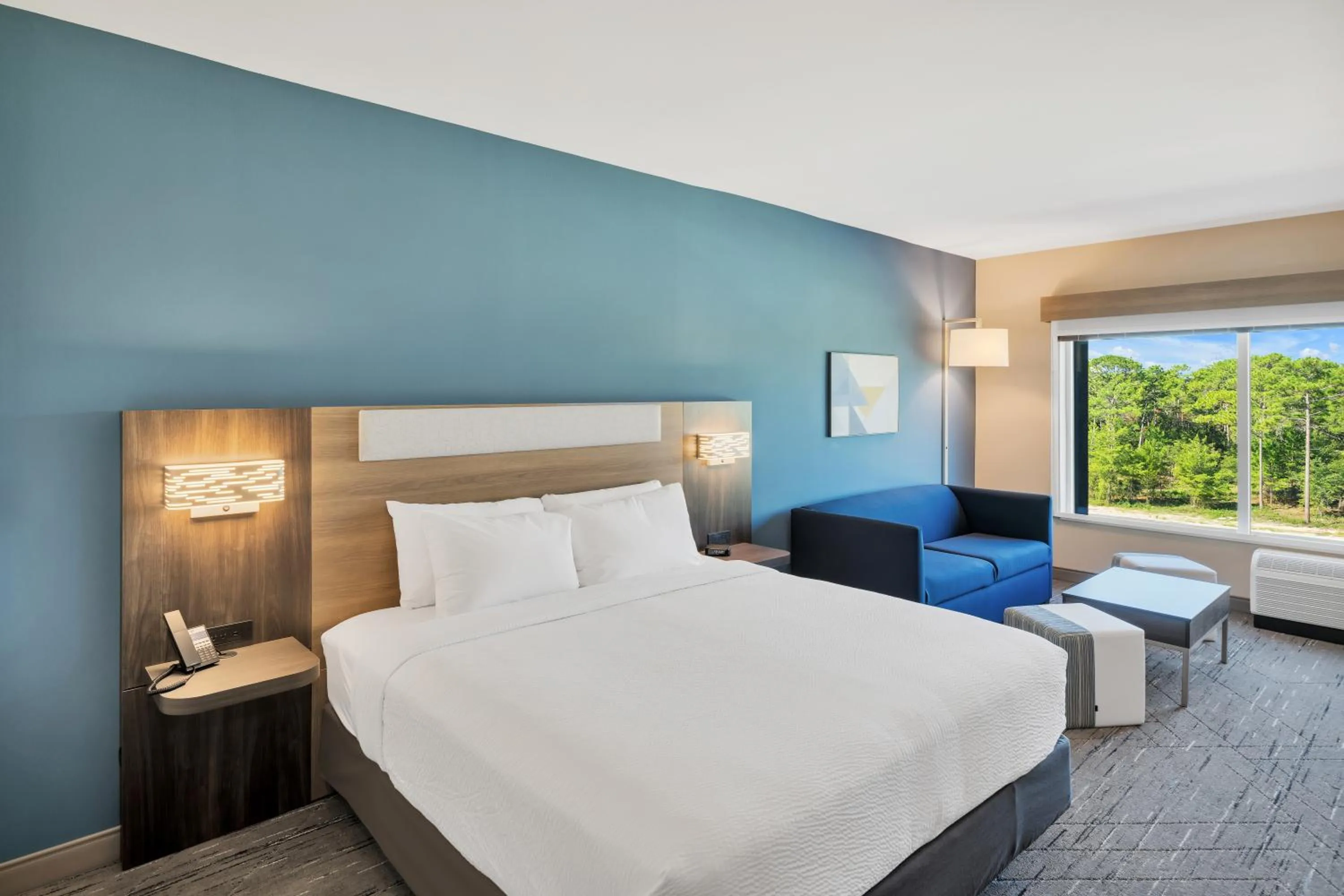 Bed in Holiday Inn Express & Suites Fort Walton Beach - Eglin Area by IHG