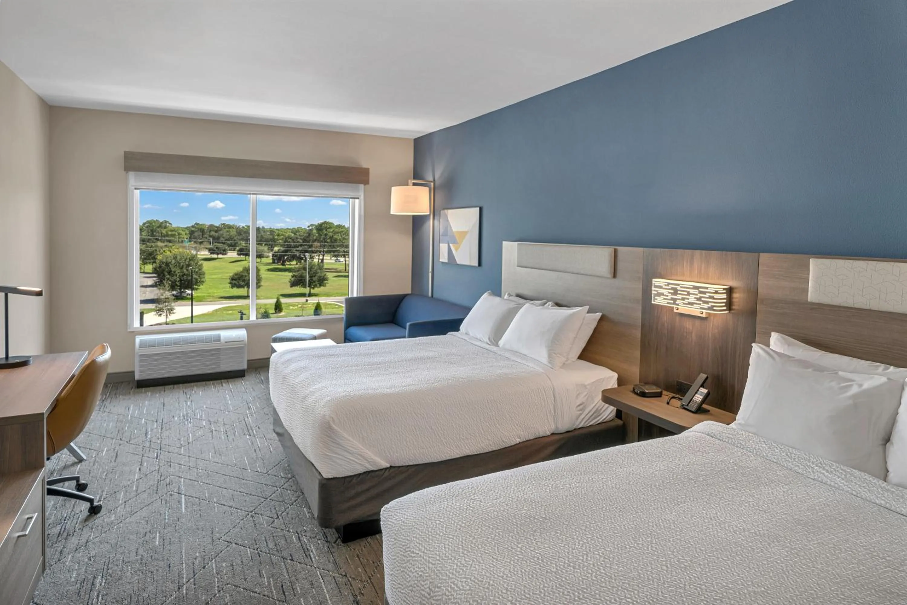 Bed in Holiday Inn Express & Suites Fort Walton Beach - Eglin Area by IHG