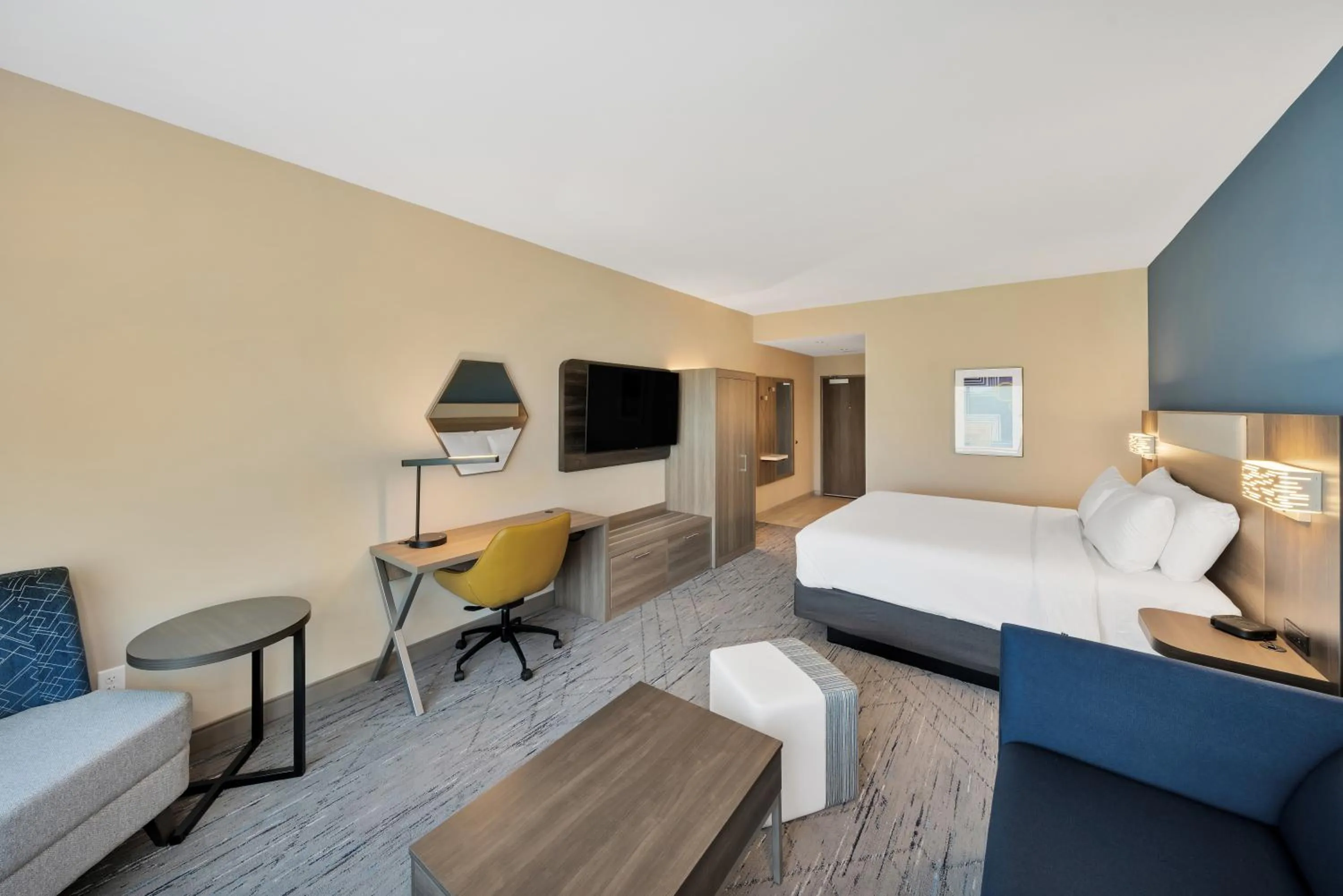 Bed in Holiday Inn Express & Suites Fort Walton Beach - Eglin Area by IHG