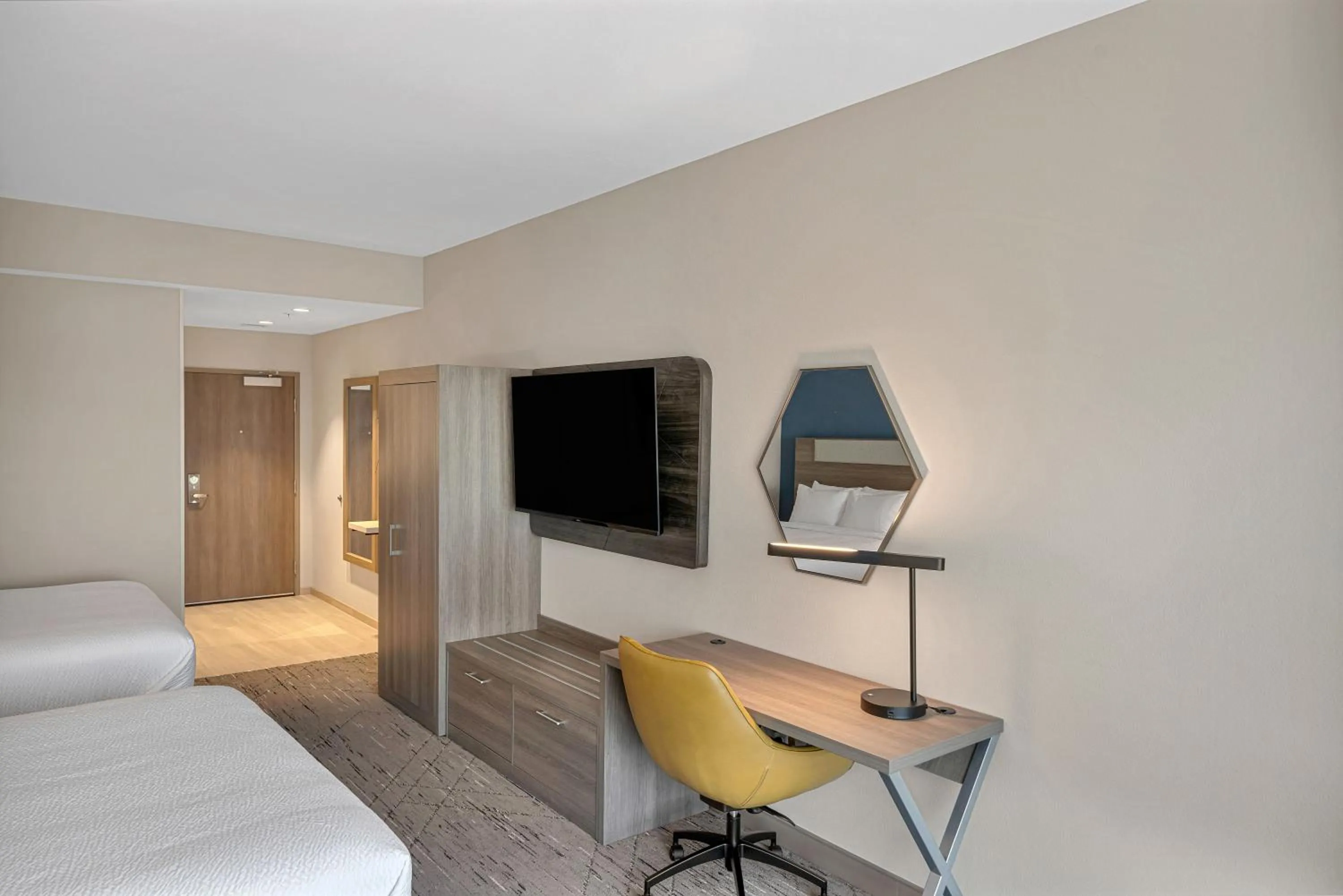 Bed in Holiday Inn Express & Suites Fort Walton Beach - Eglin Area by IHG