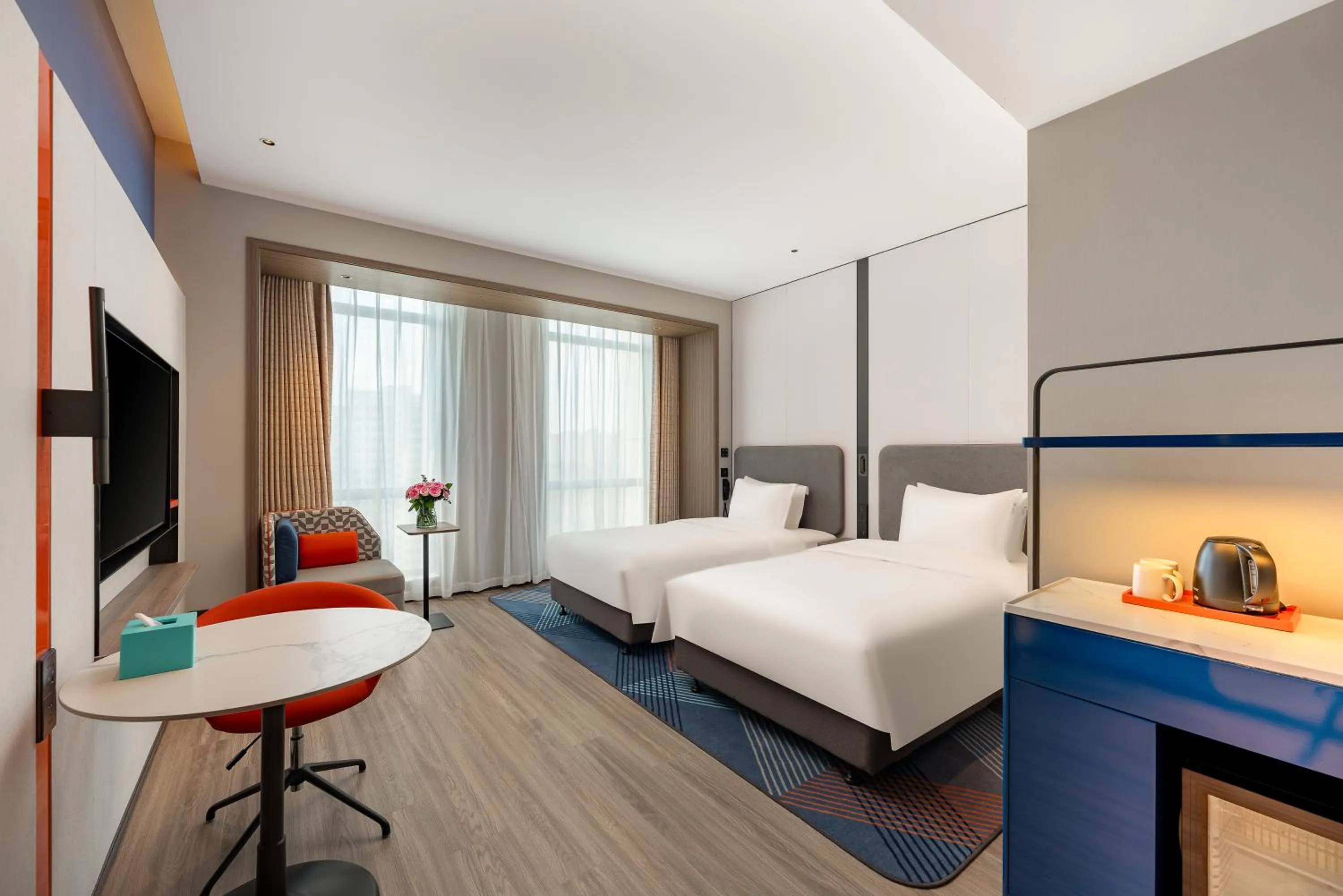 Photo of the whole room, Bed in Holiday Inn Express Haimen City Center by IHG