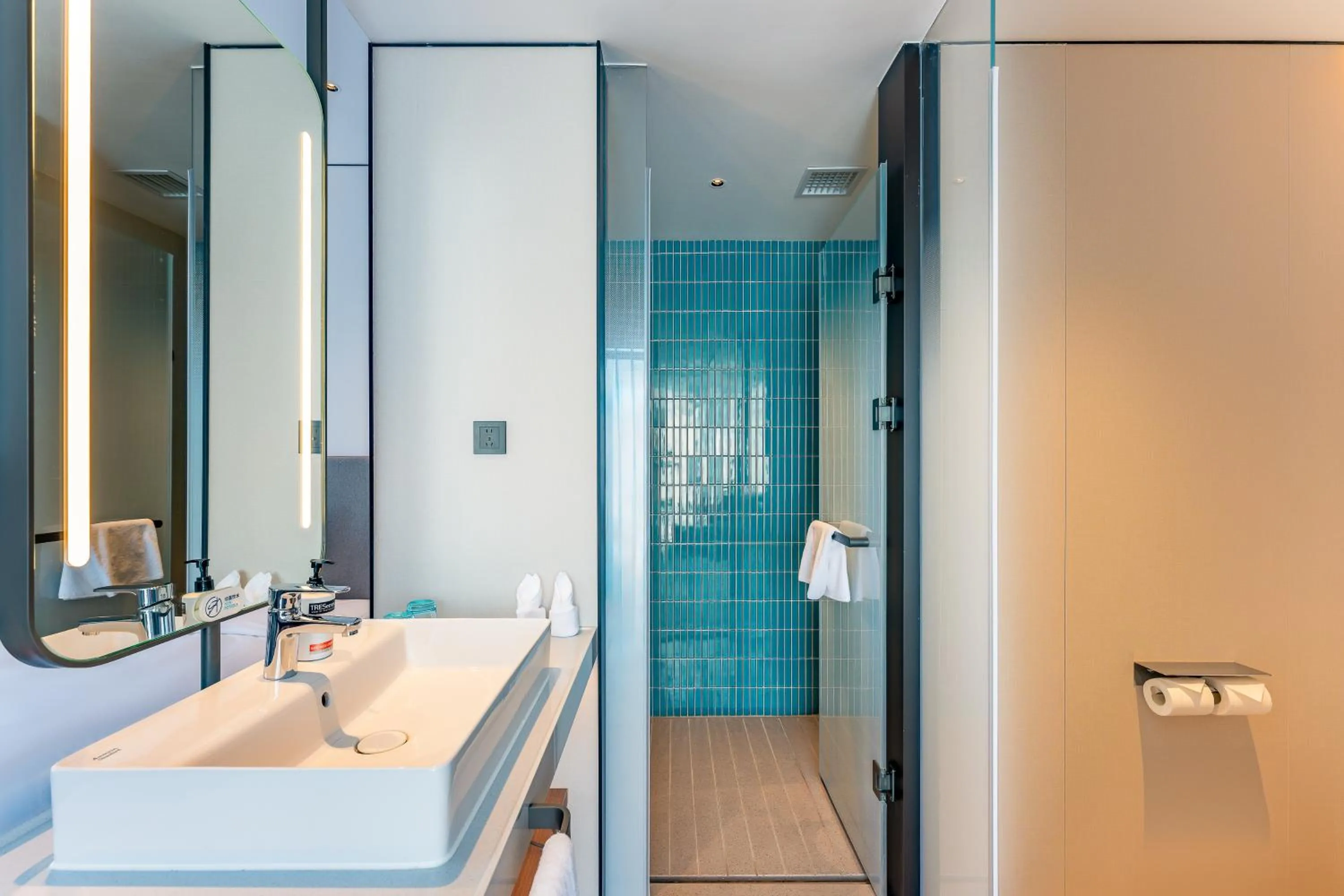 Toilet in Holiday Inn Express Haimen City Center by IHG