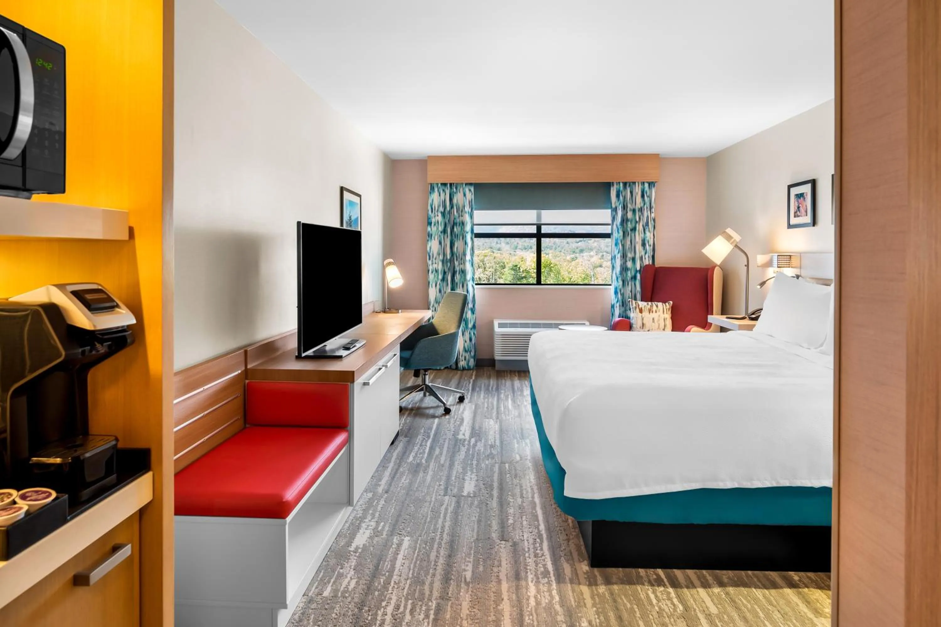 Bedroom, Bed in Hilton Garden Inn North Conway