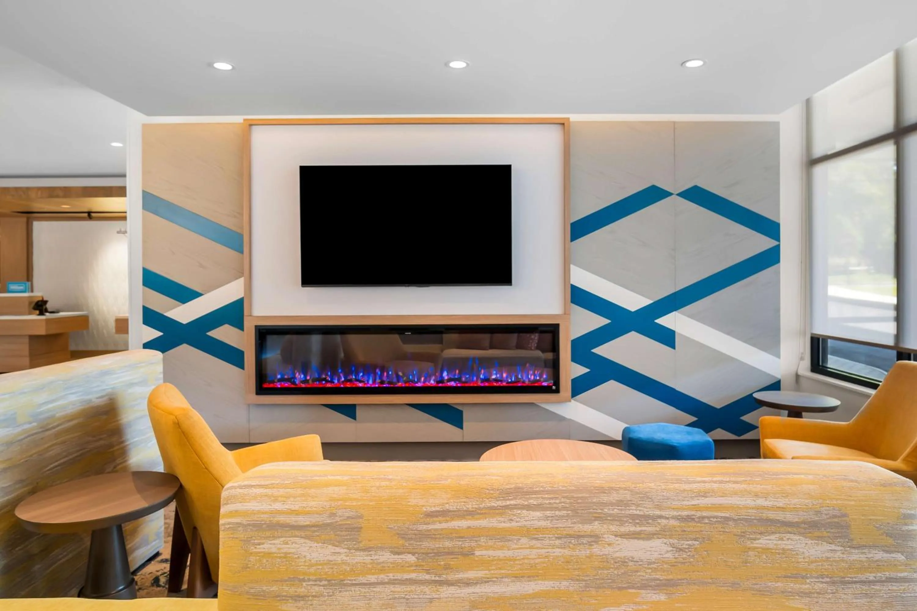 Communal lounge/ TV room in Hilton Garden Inn North Conway