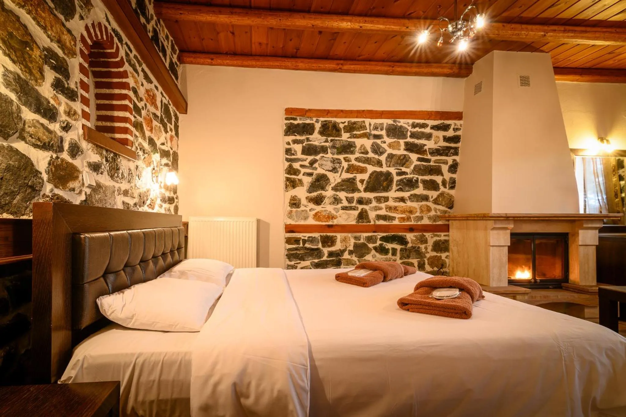 Bedroom, Bed in Enastron