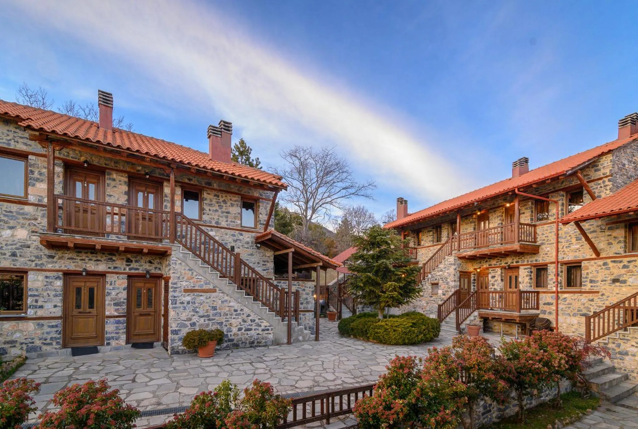 Property building in Enastron