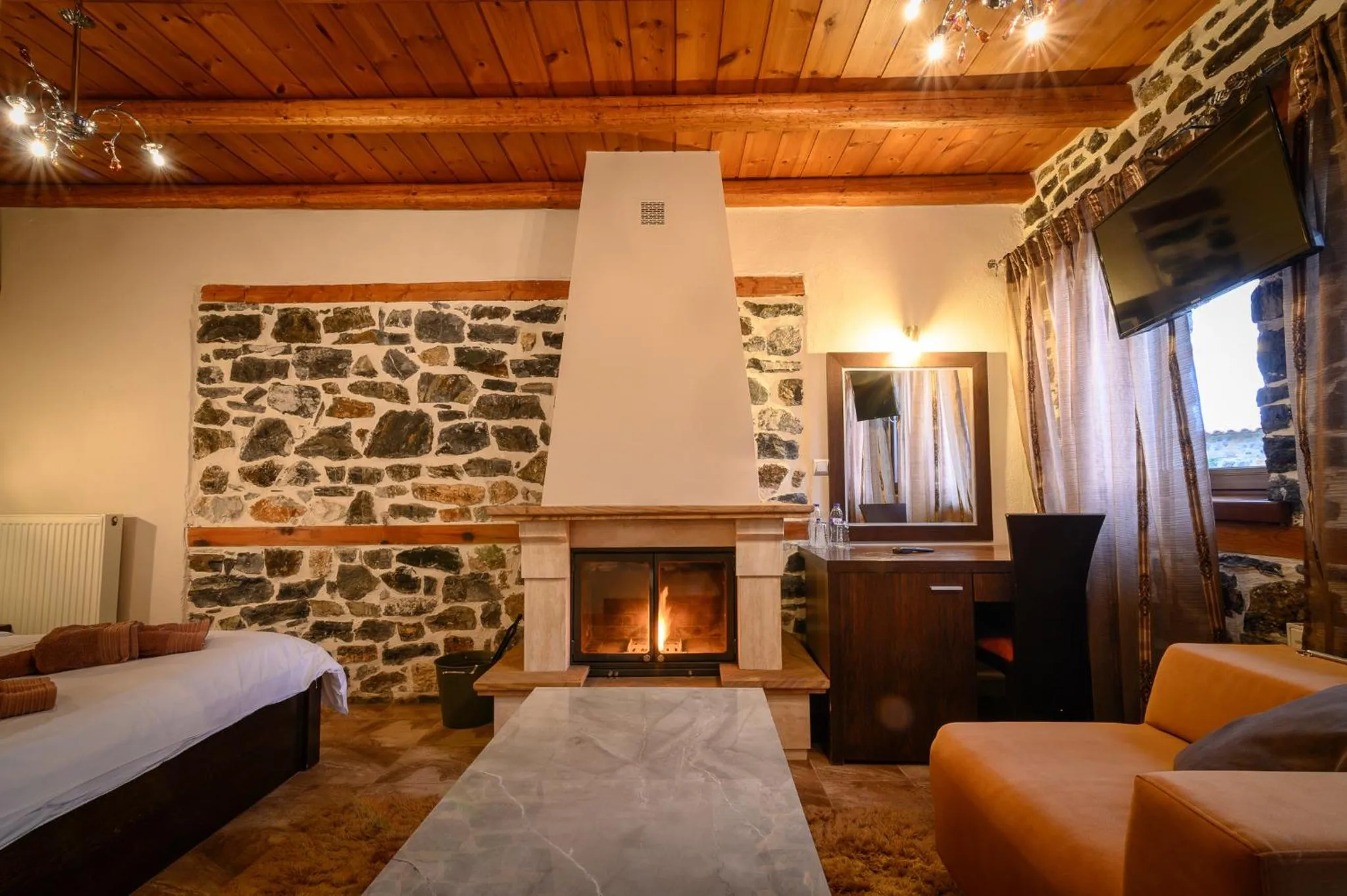 Bedroom, Bed in Enastron