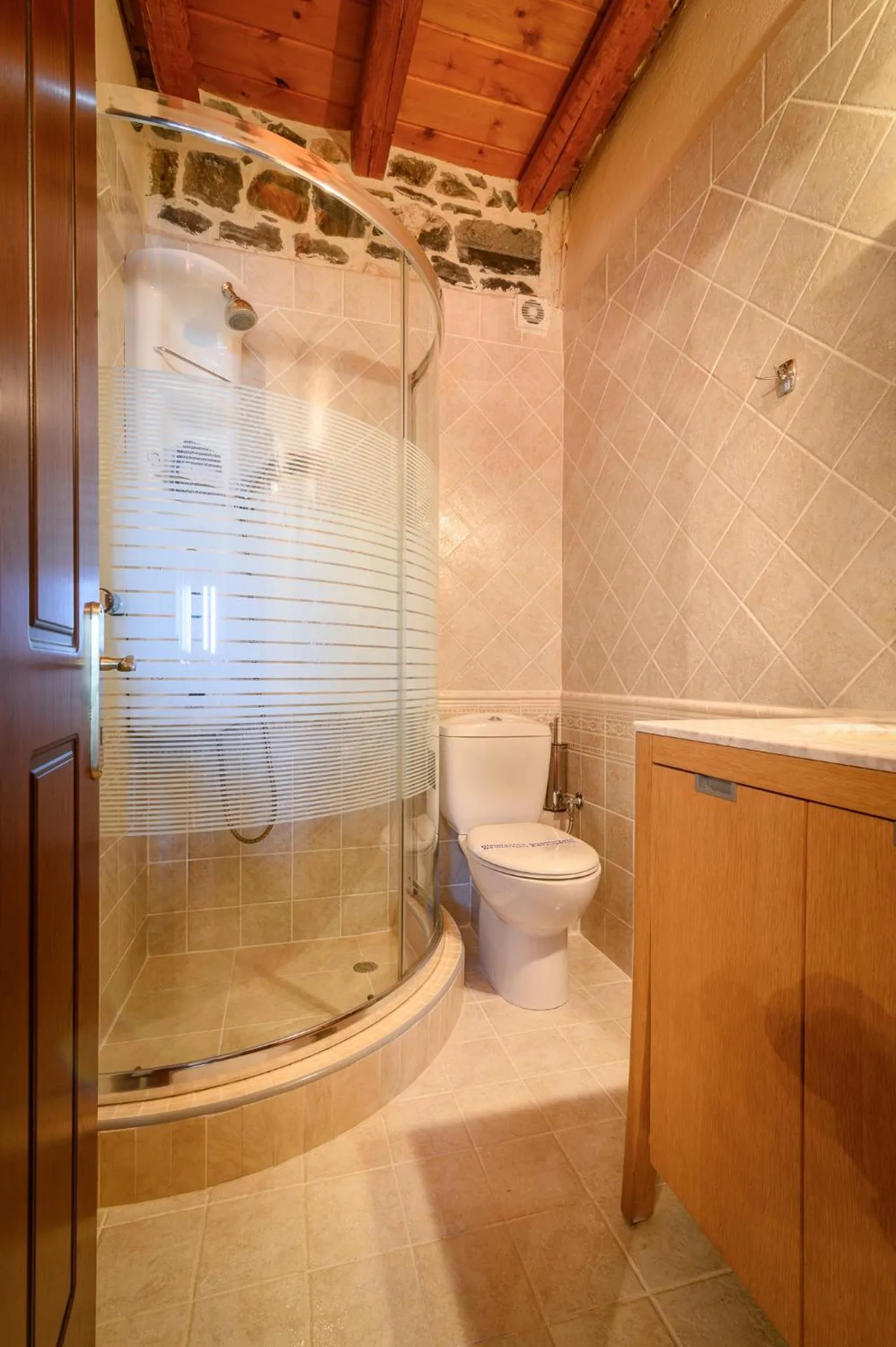 Bathroom in Enastron