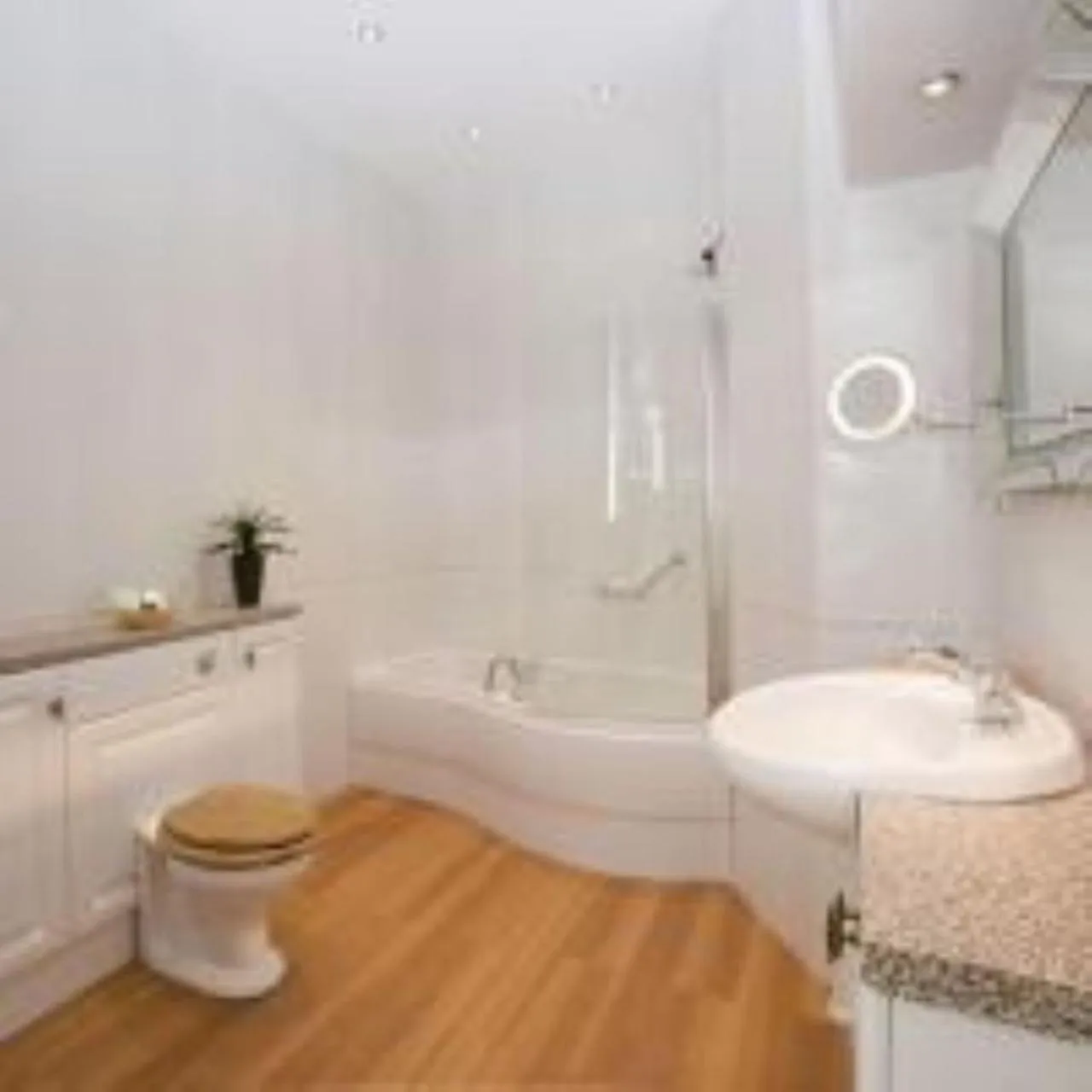 Bathroom in The George Hotel