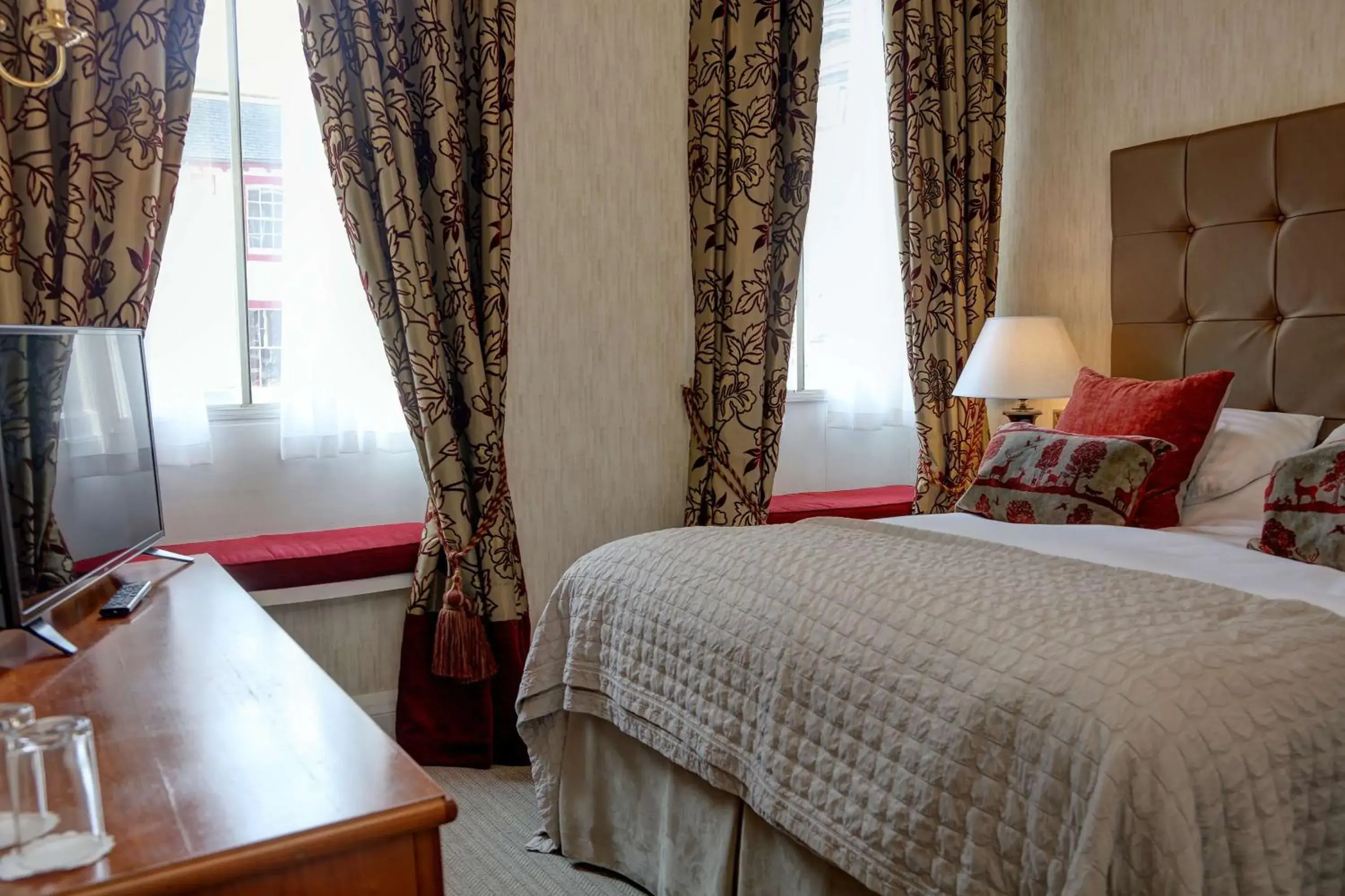 Deluxe Double Room in The George Hotel Deluxe Double Room in The George Hotel