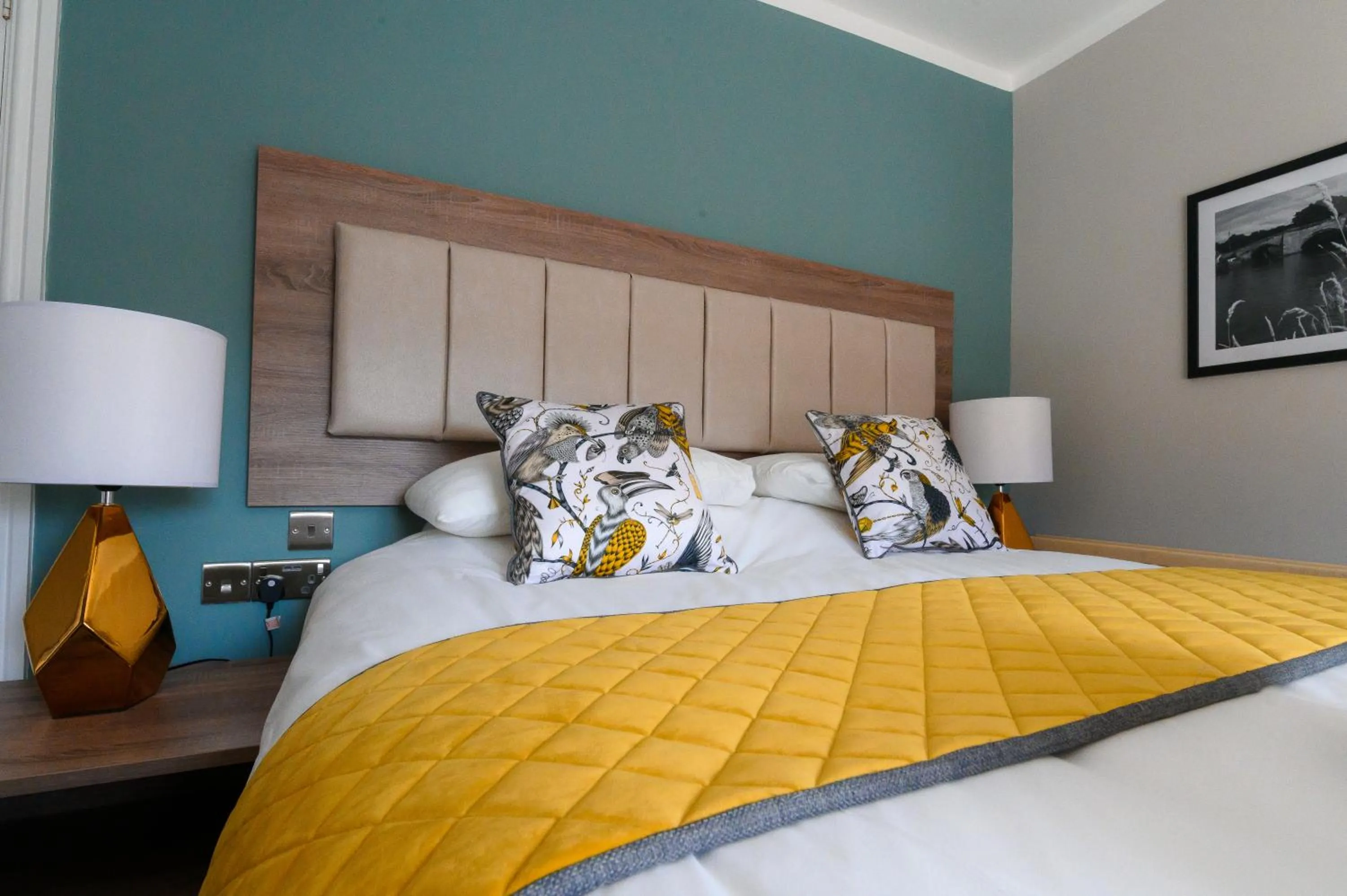 Bedroom, Bed in The George Hotel