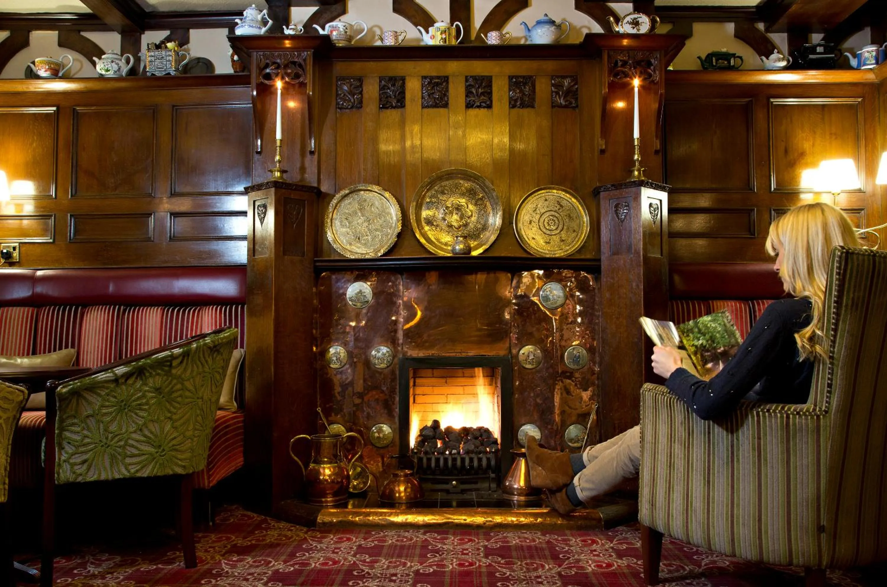 Communal lounge/ TV room in The George Hotel