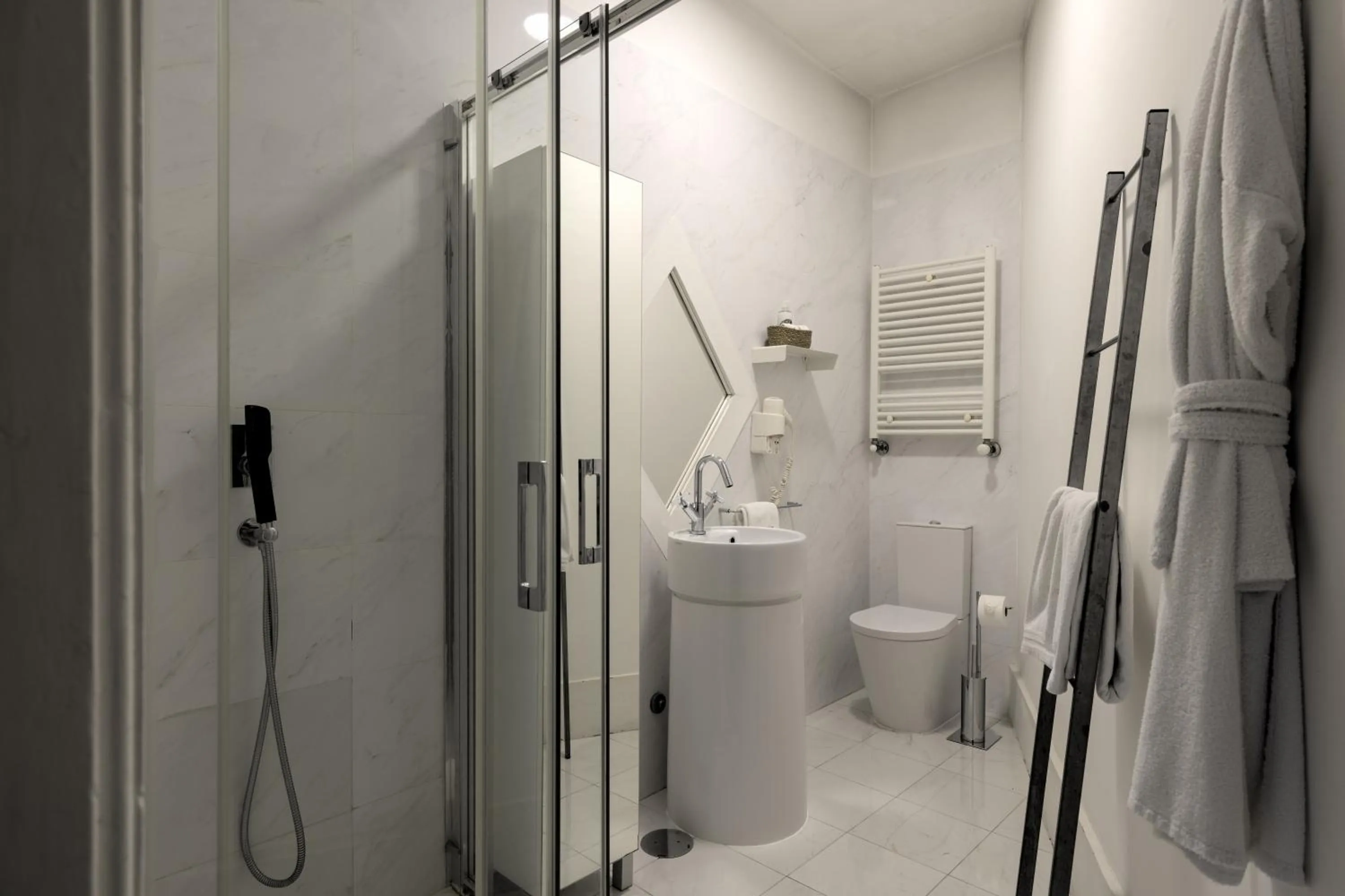 Toilet in Oporto Loft