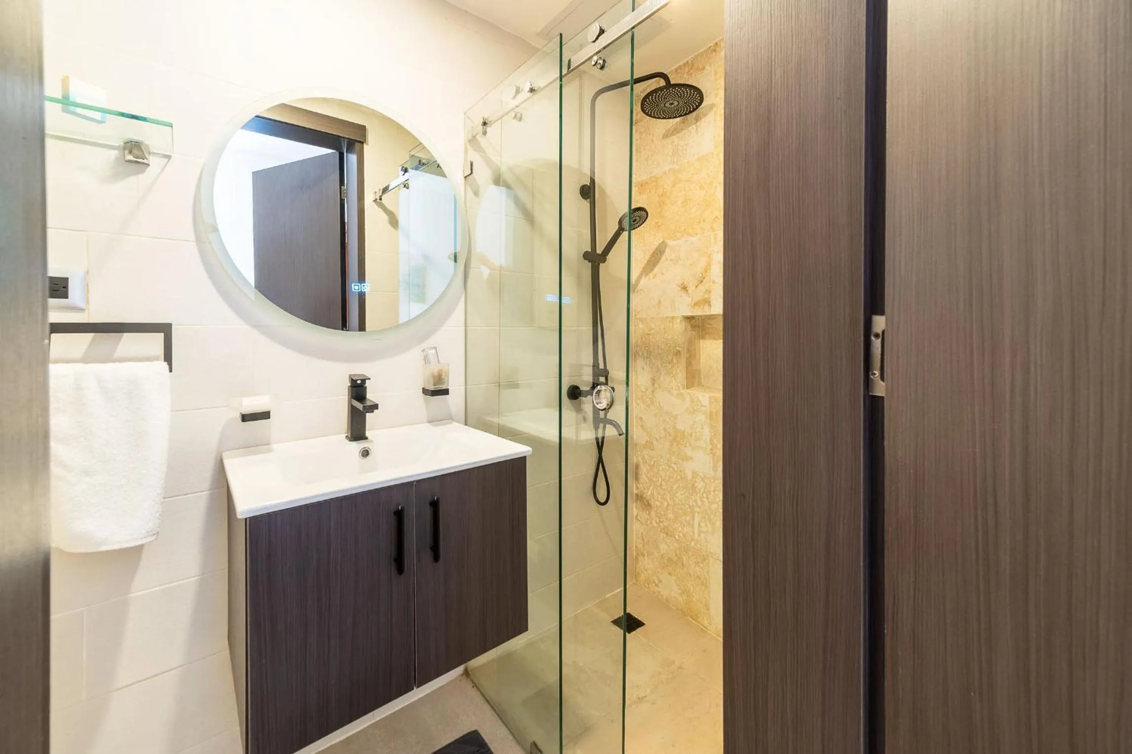 Shower in Empyrean Art Deco