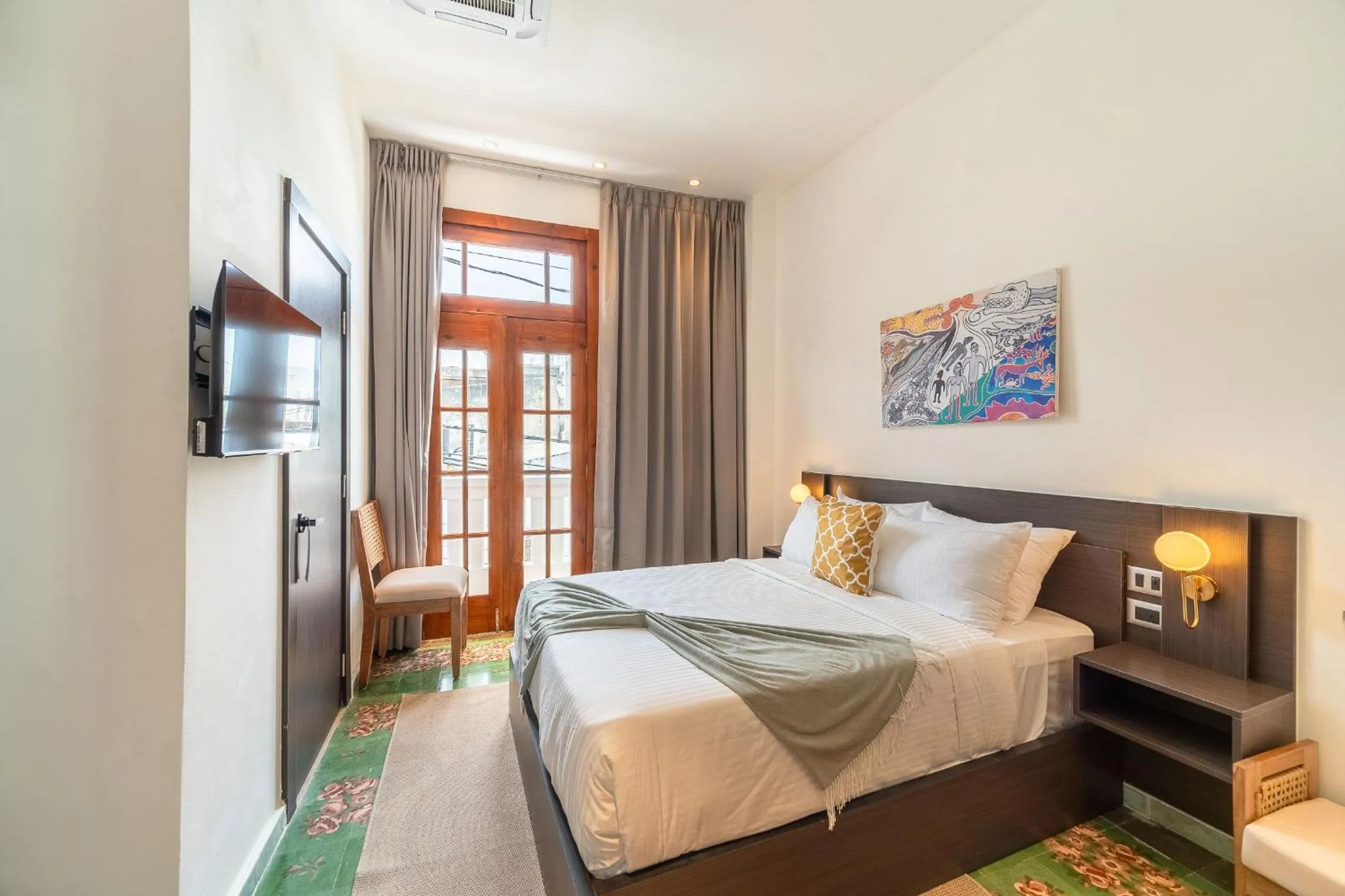 Photo of the whole room, Bed in Empyrean Art Deco