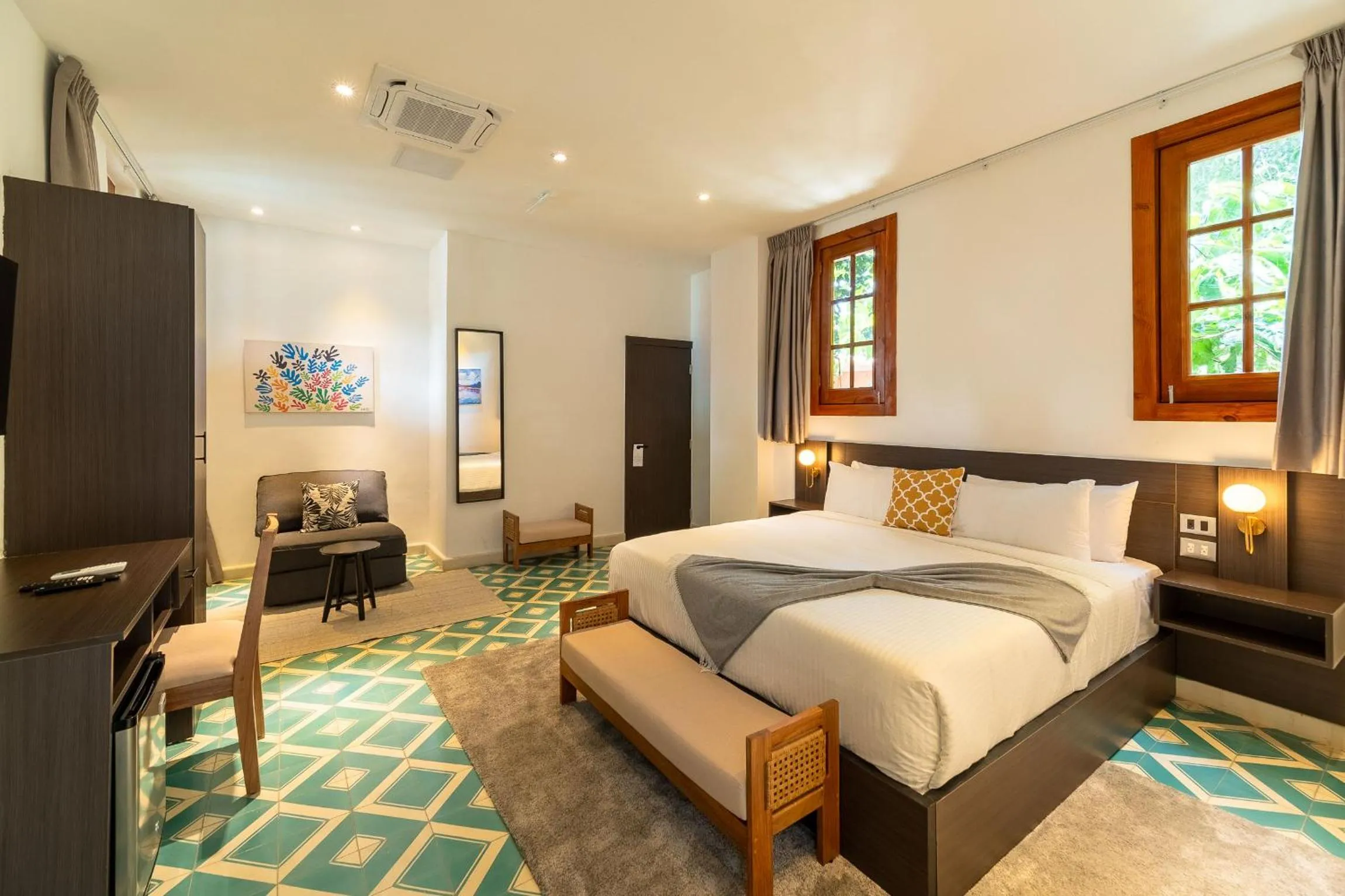 Photo of the whole room, Bed in Empyrean Art Deco