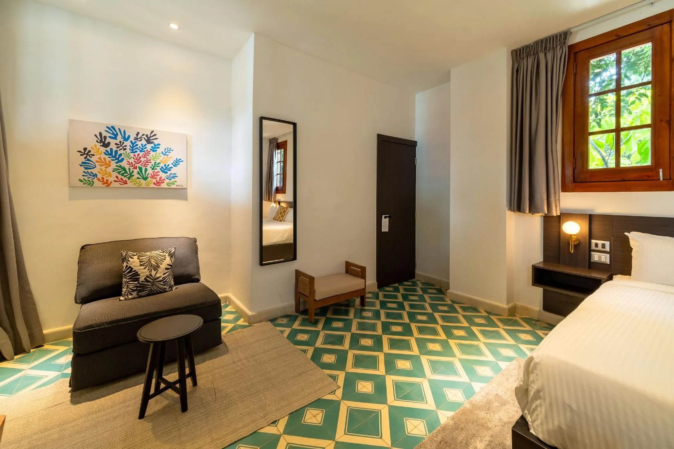 Photo of the whole room, Bed in Empyrean Art Deco